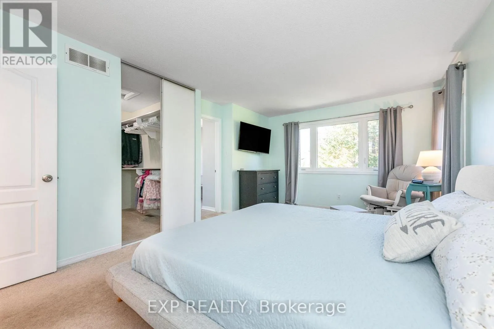 36 MEADOWBREEZE DRIVE