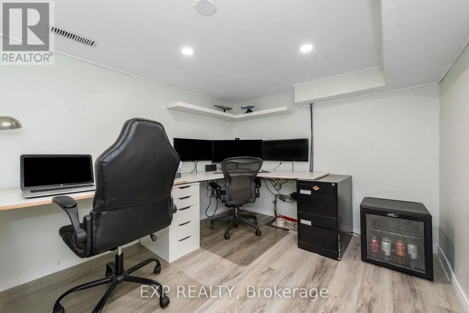 36 MEADOWBREEZE DRIVE