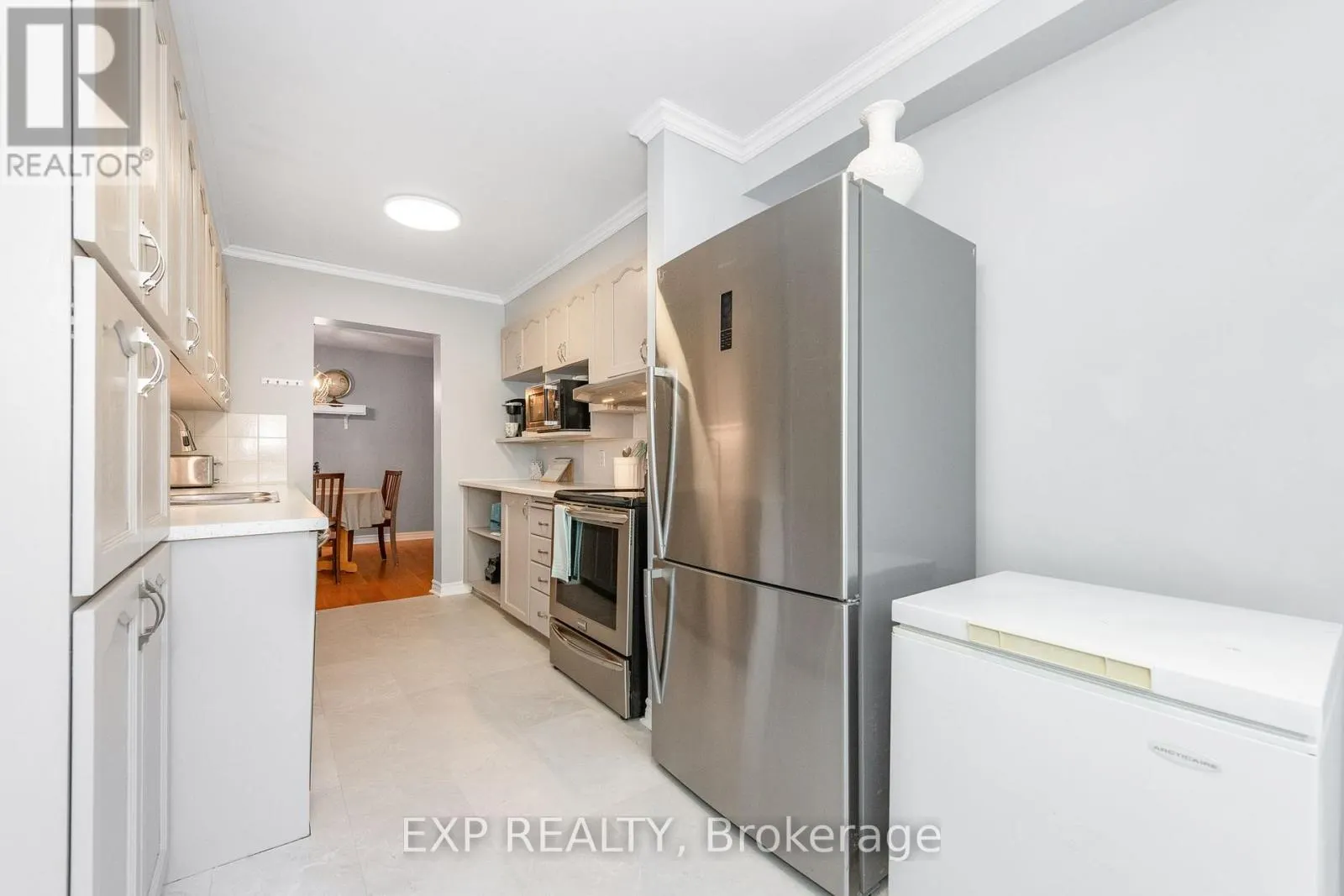 36 MEADOWBREEZE DRIVE
