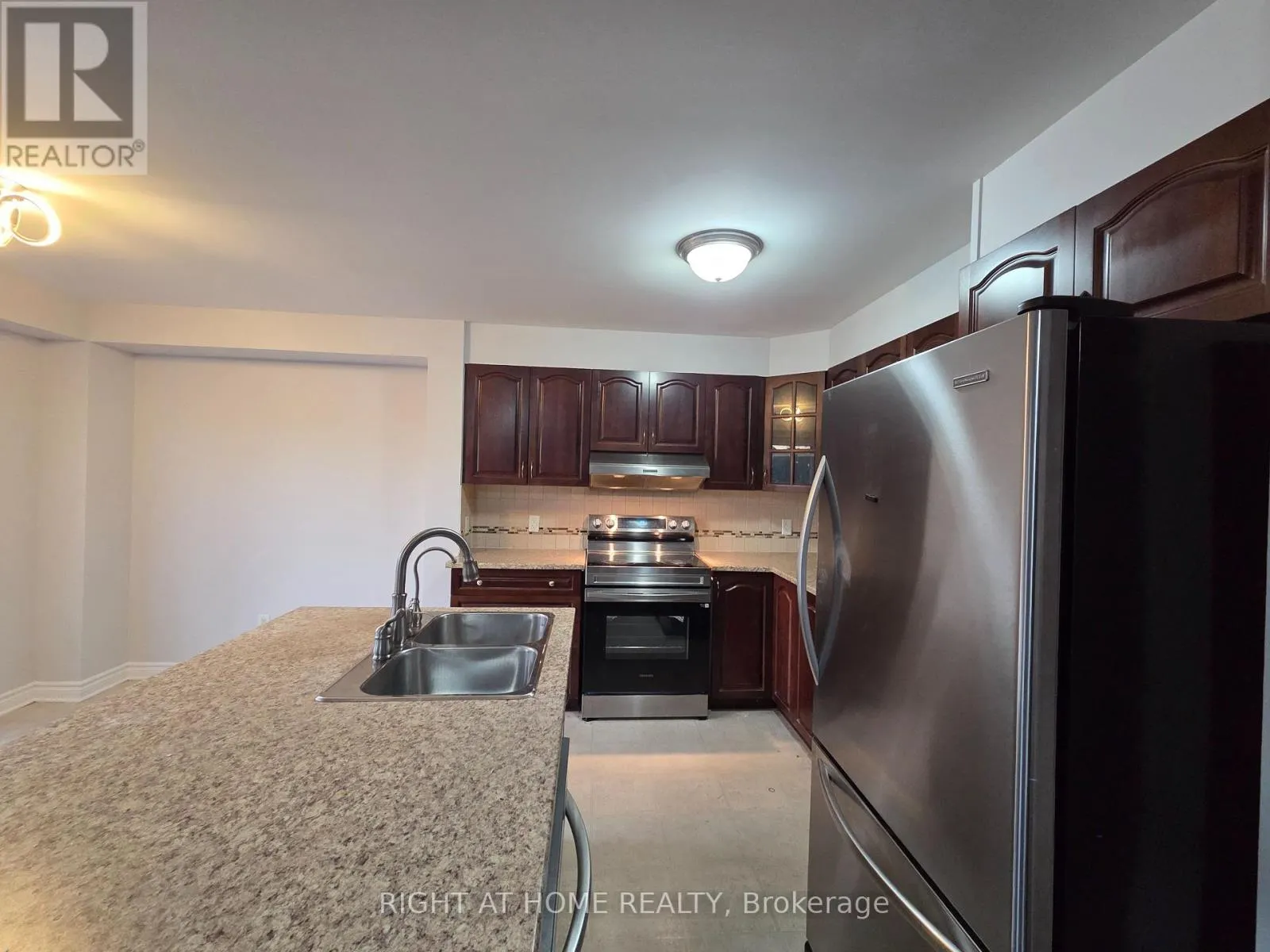 229 LEAMINGTON WAY