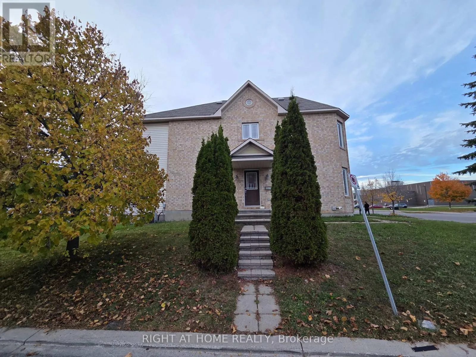 229 LEAMINGTON WAY