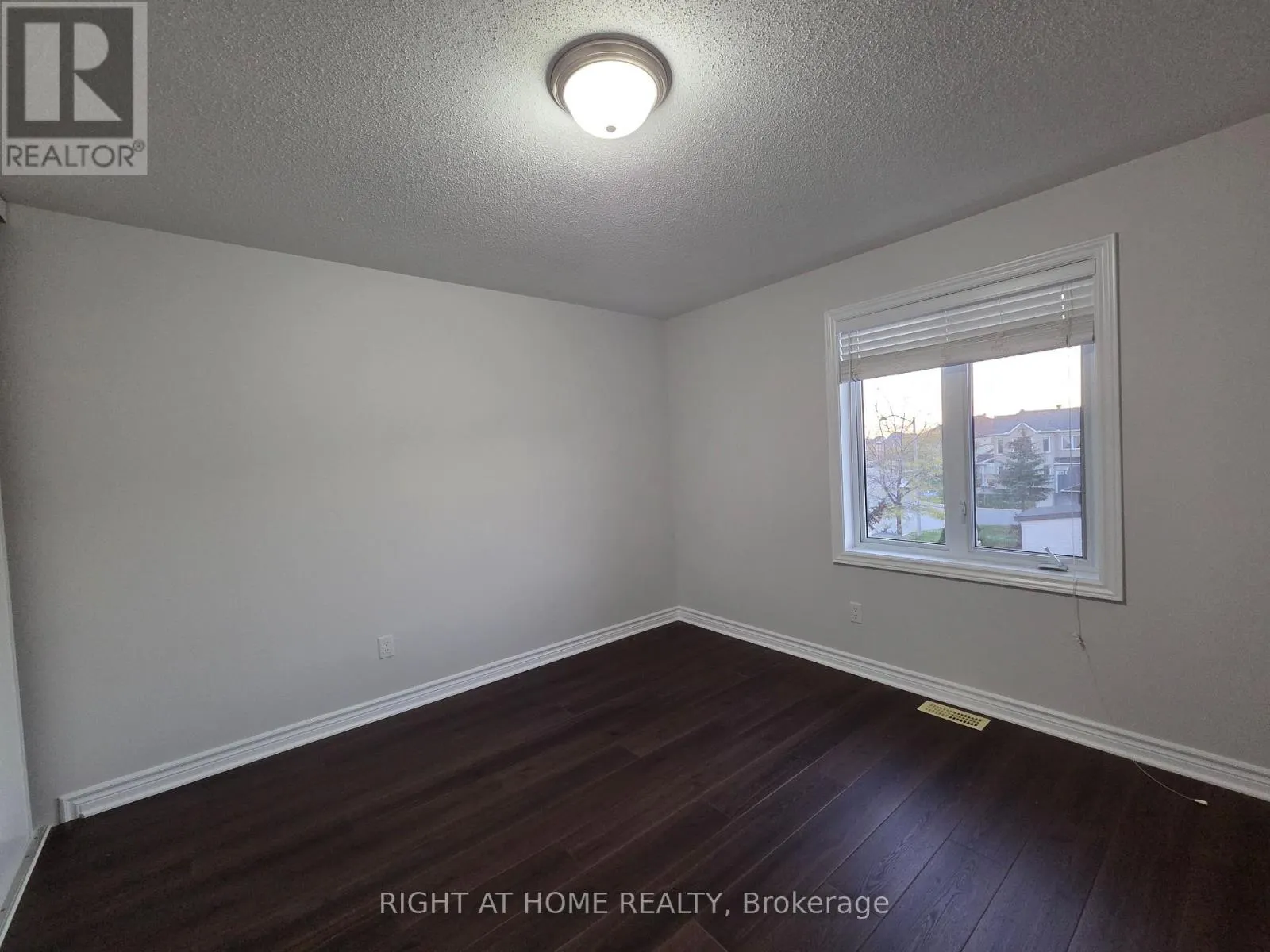 229 LEAMINGTON WAY