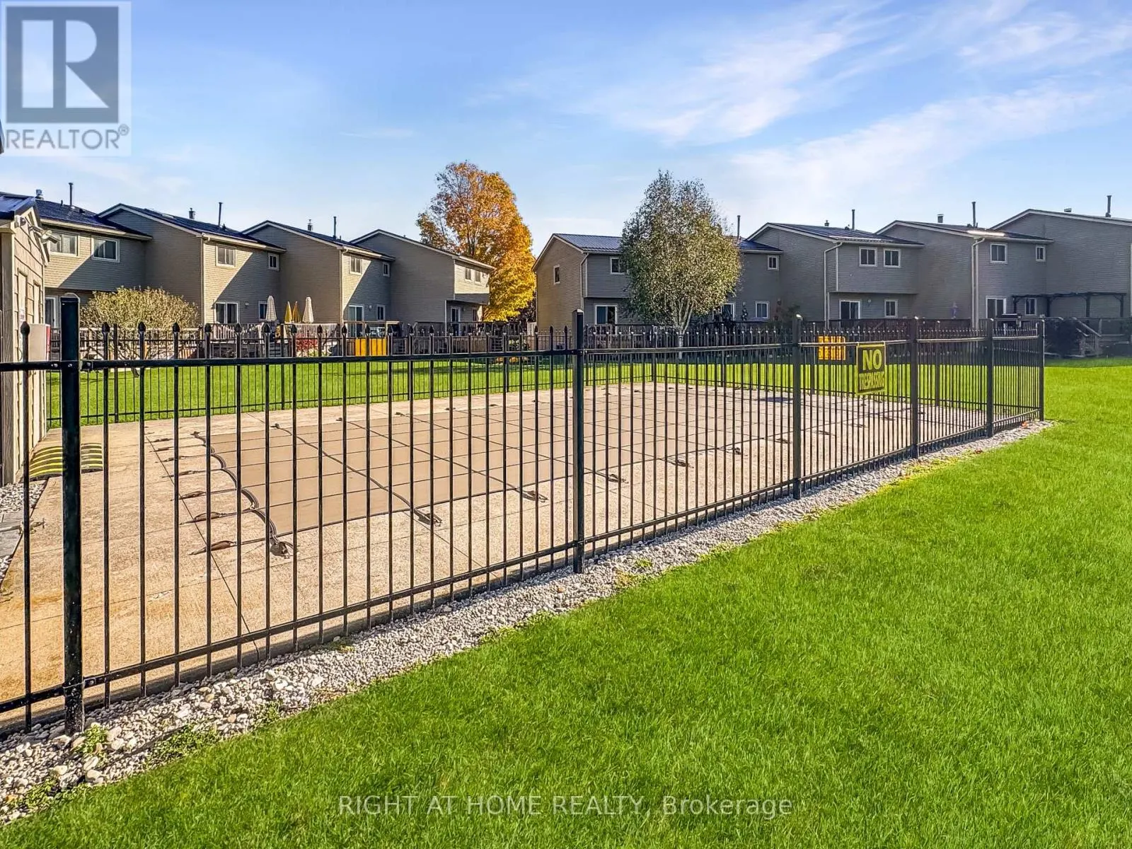 37 - 301 CARLOW ROAD S #37