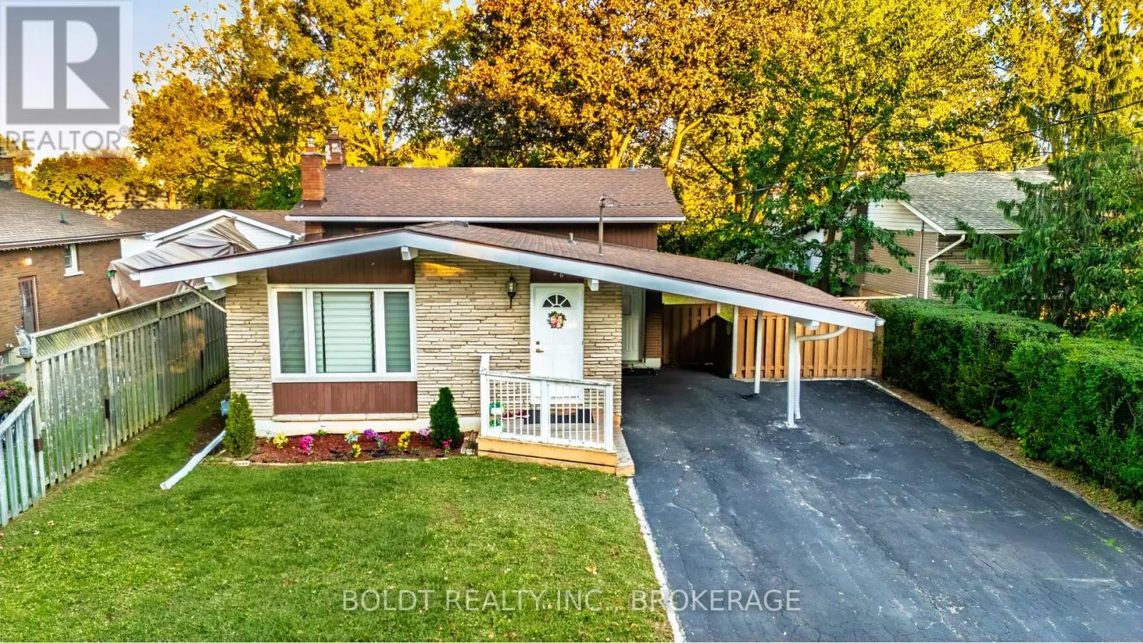 26 LEASIDE DRIVE