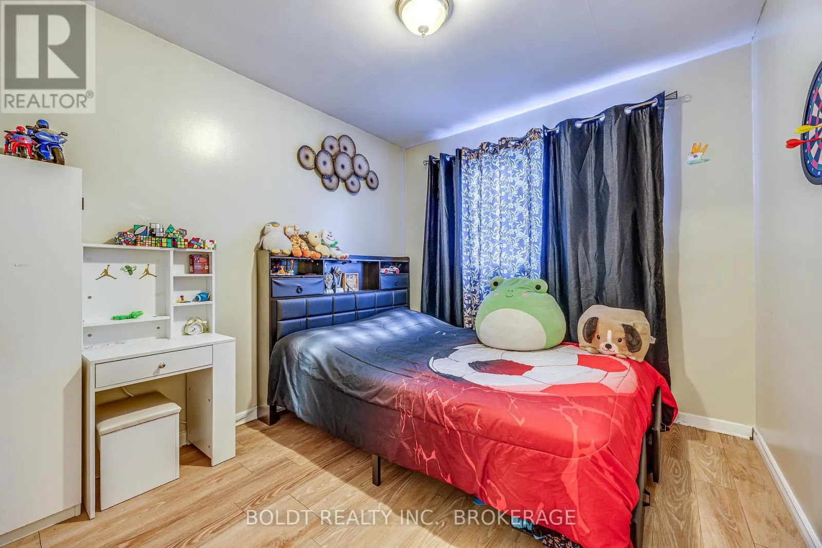 26 LEASIDE DRIVE