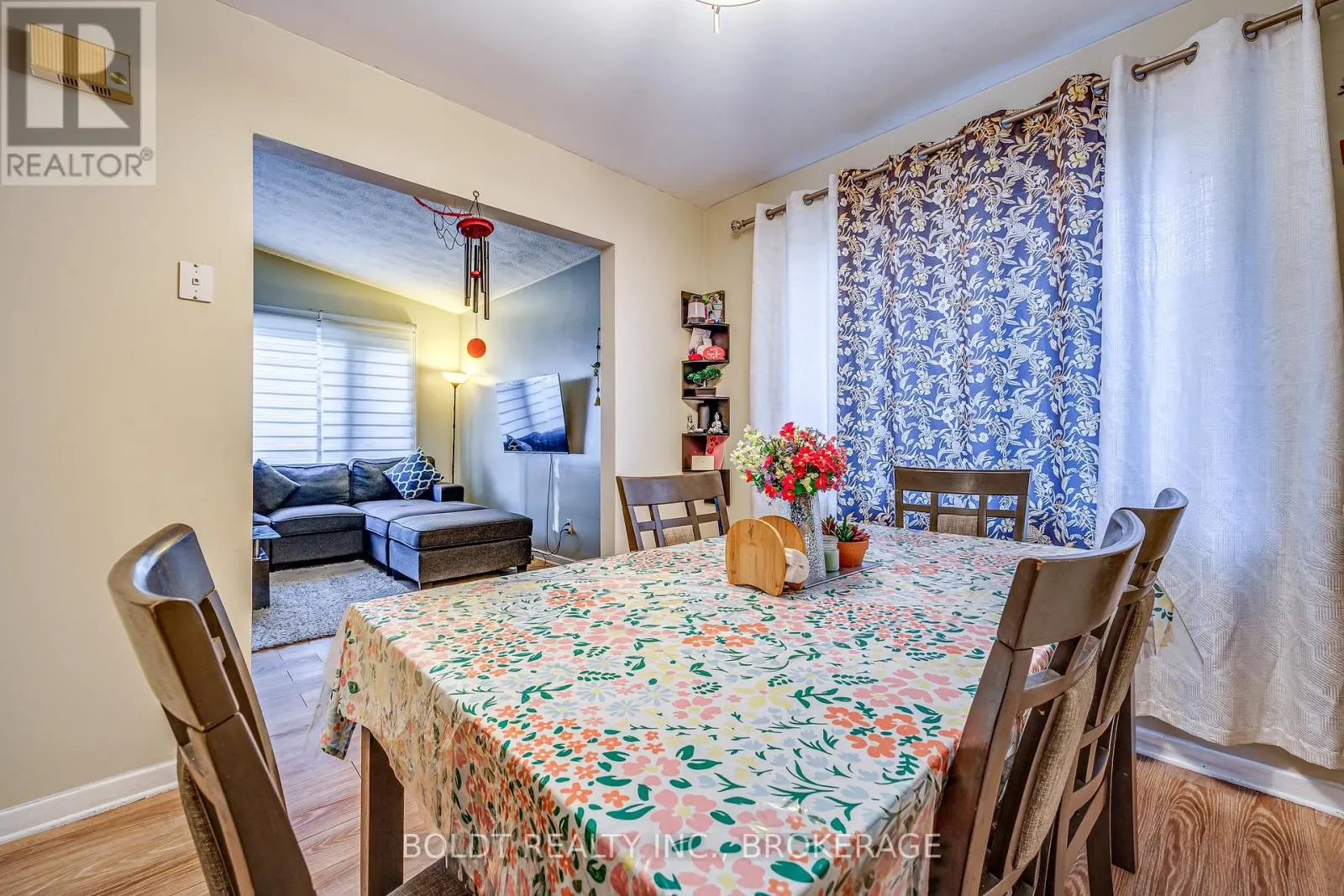 26 LEASIDE DRIVE