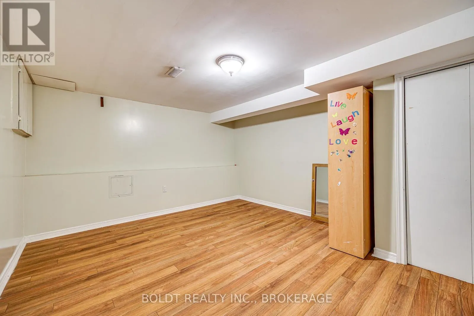 26 LEASIDE DRIVE