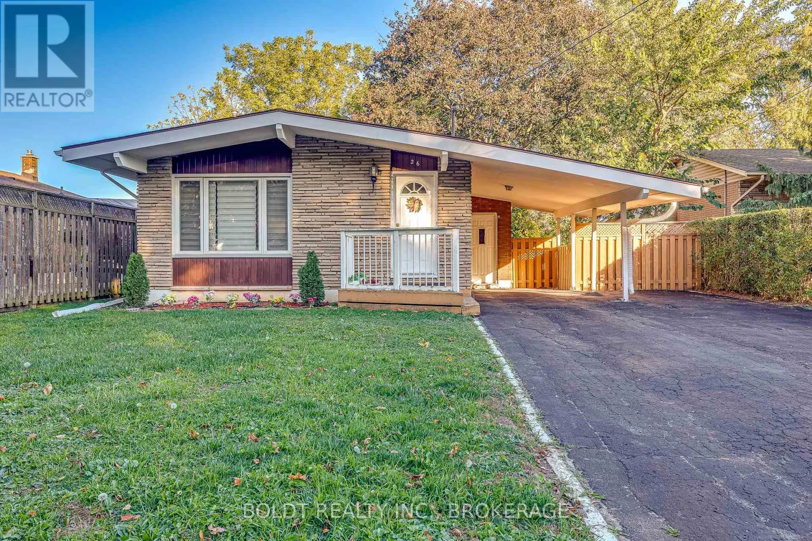 26 LEASIDE DRIVE