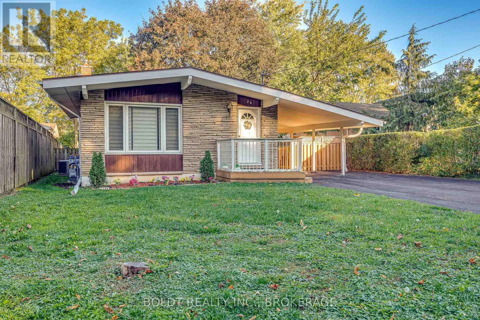 26 LEASIDE DRIVE