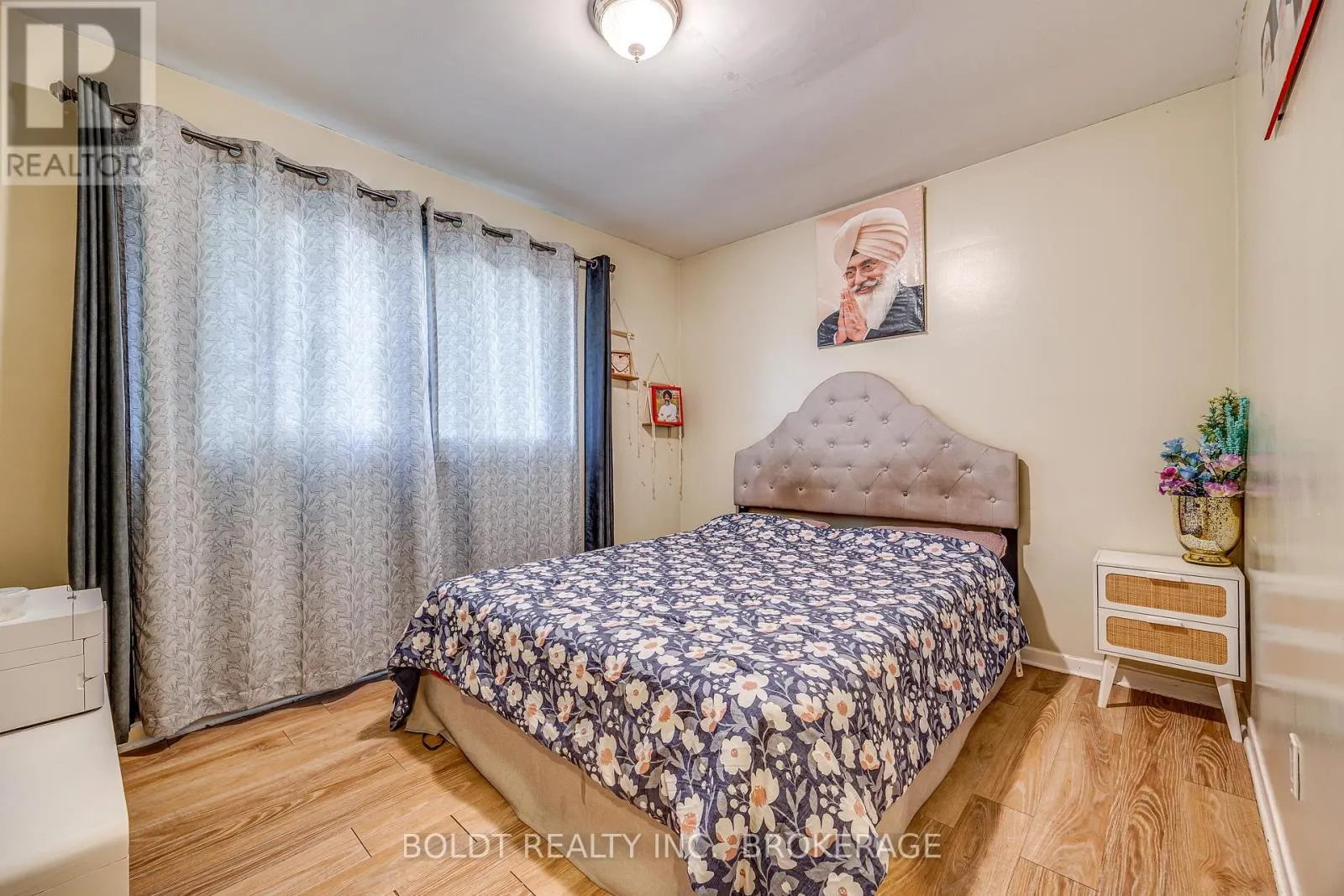 26 LEASIDE DRIVE