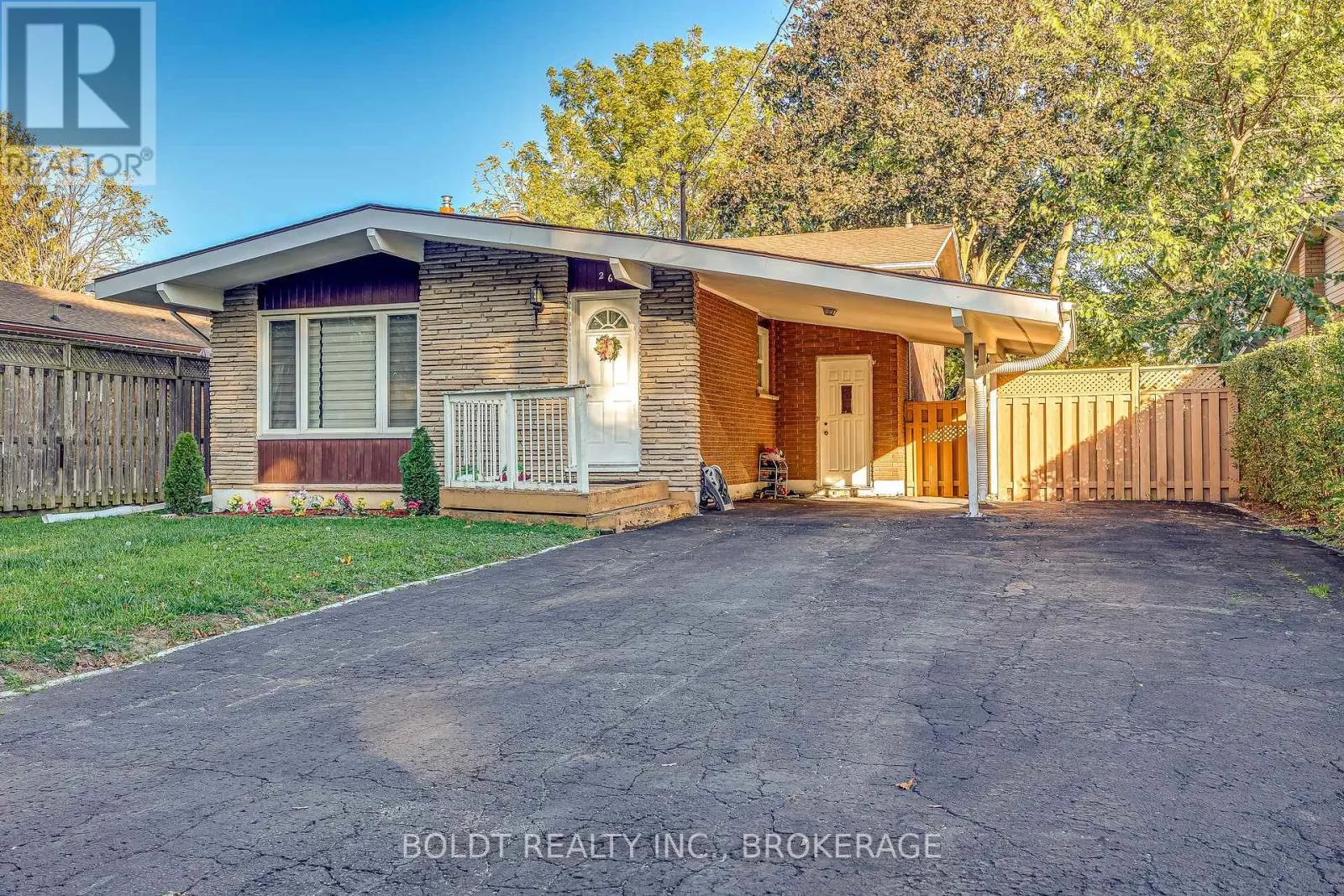 26 LEASIDE DRIVE