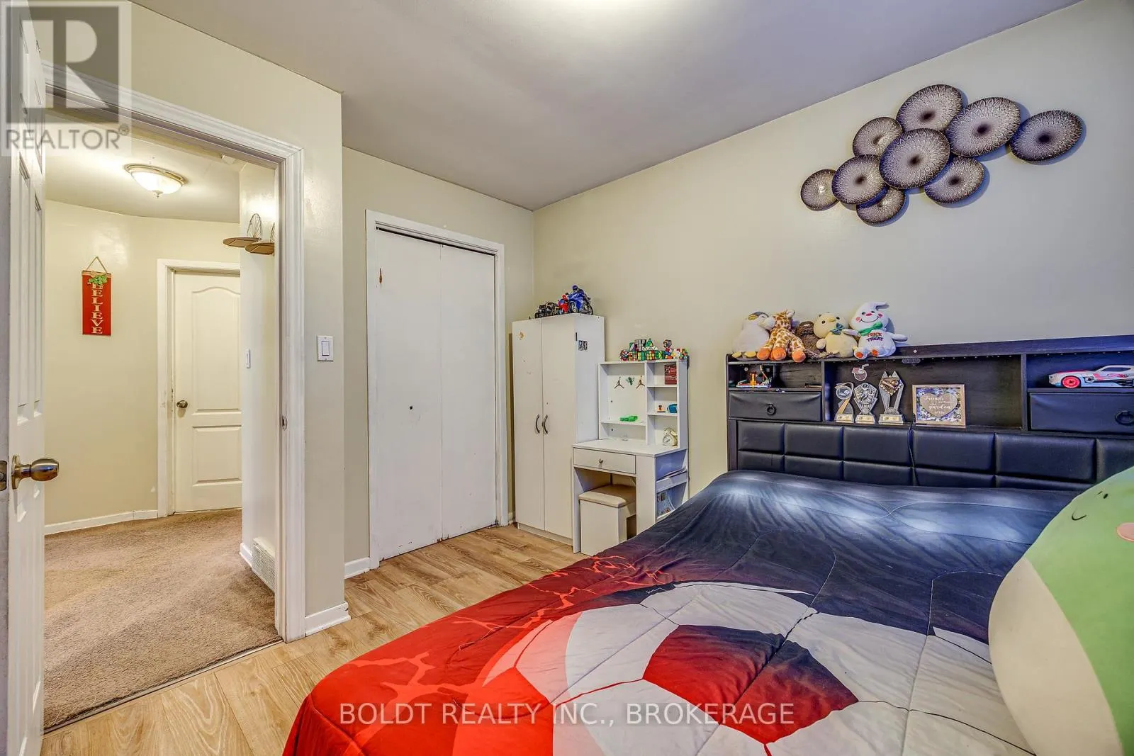 26 LEASIDE DRIVE