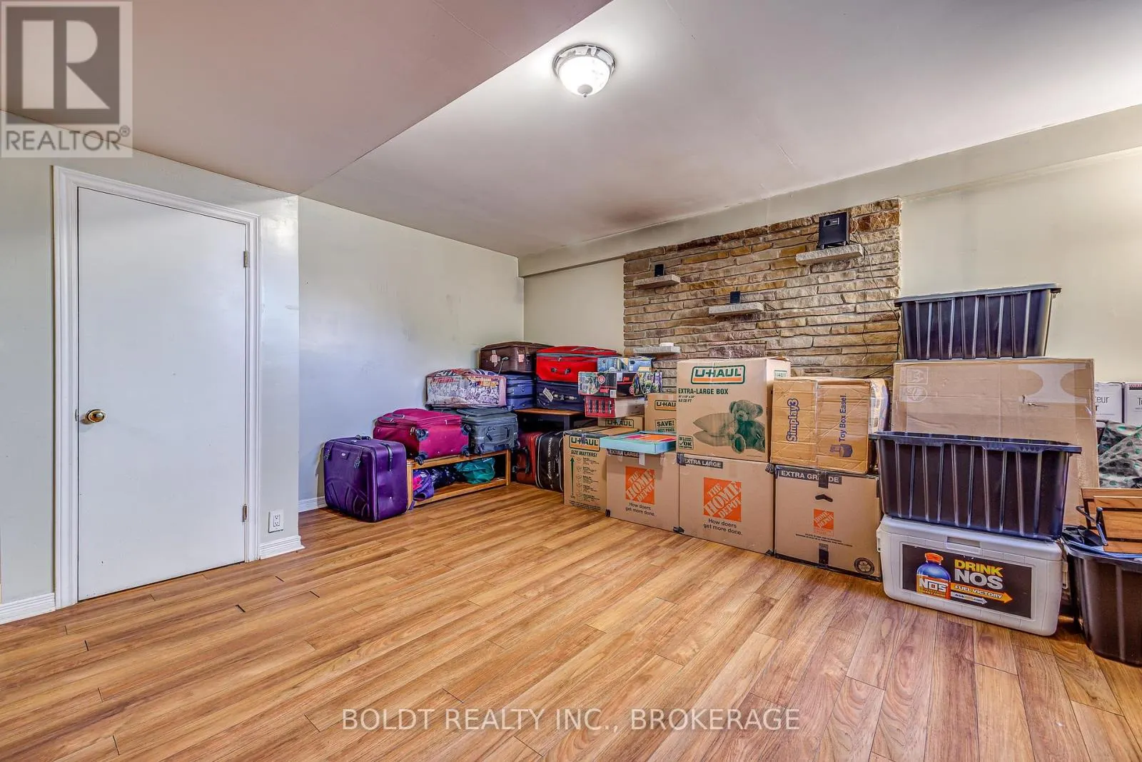 26 LEASIDE DRIVE