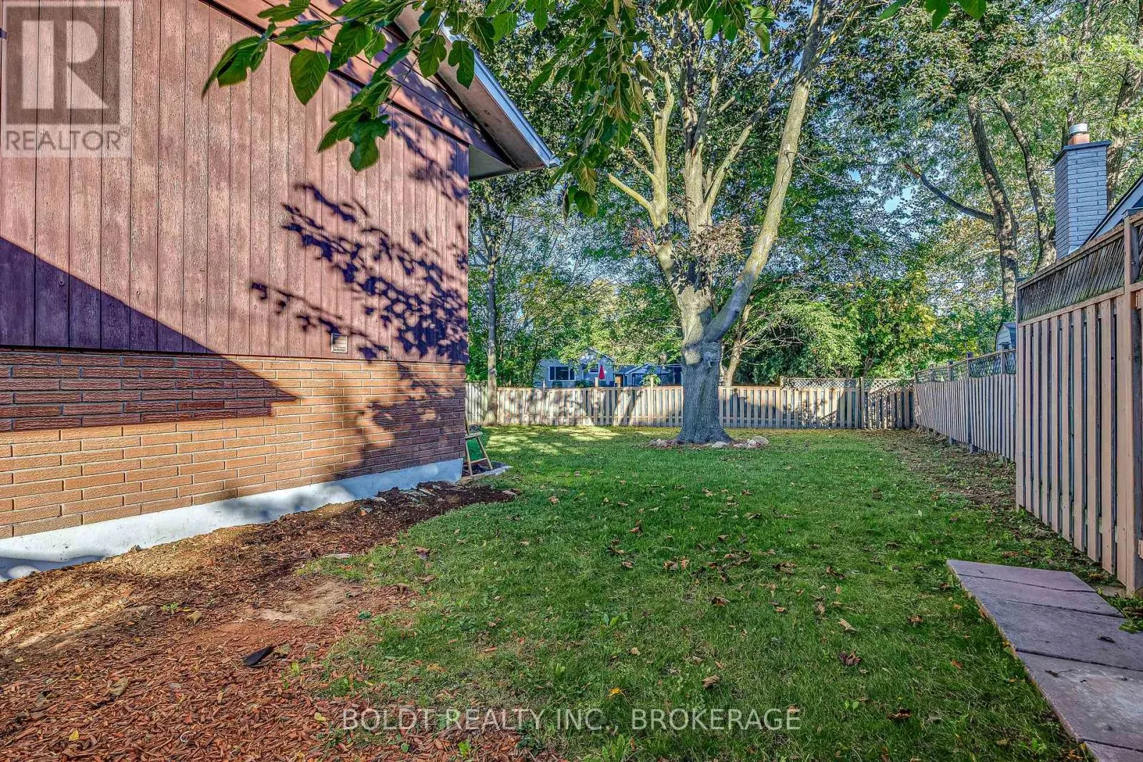 26 LEASIDE DRIVE