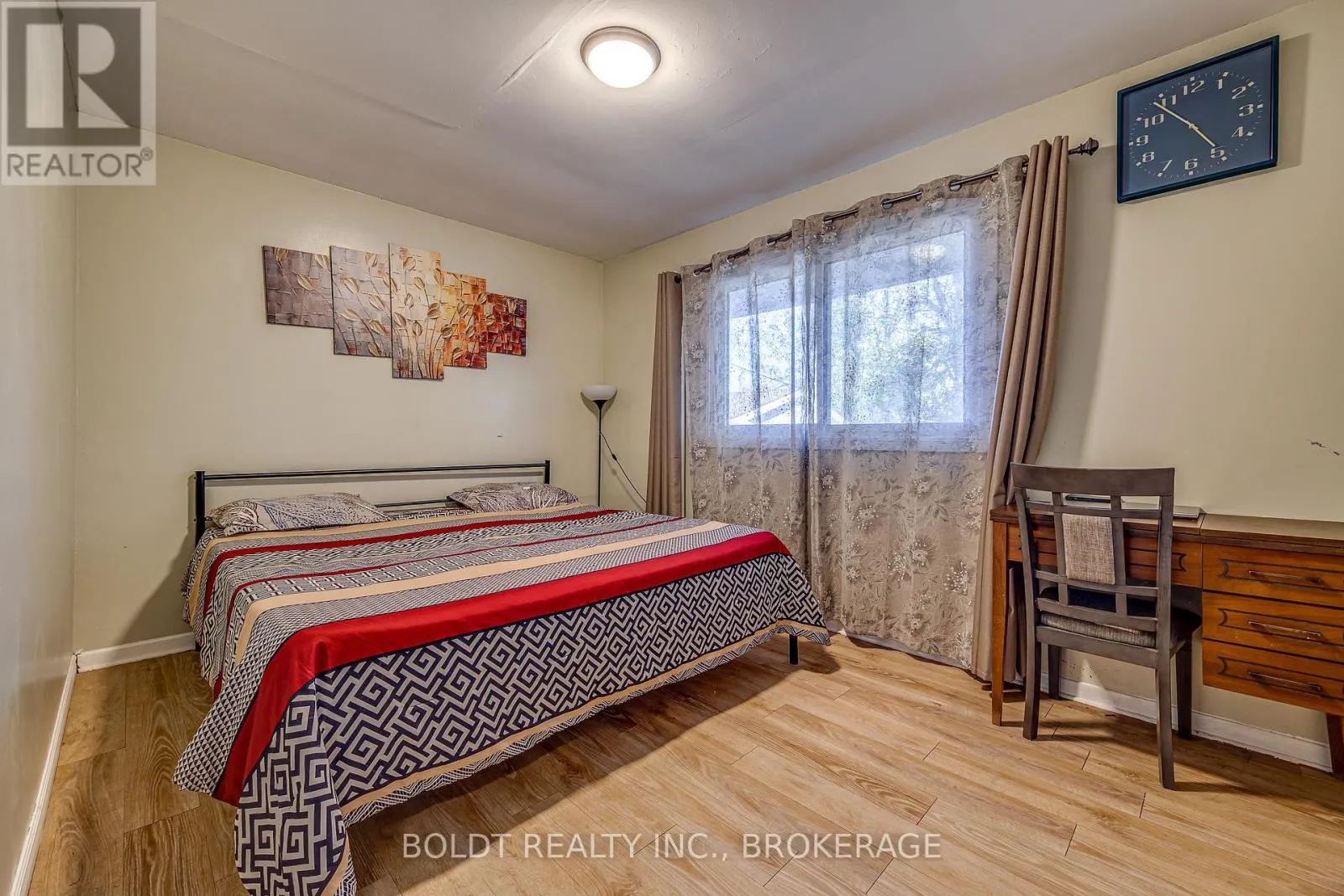 26 LEASIDE DRIVE