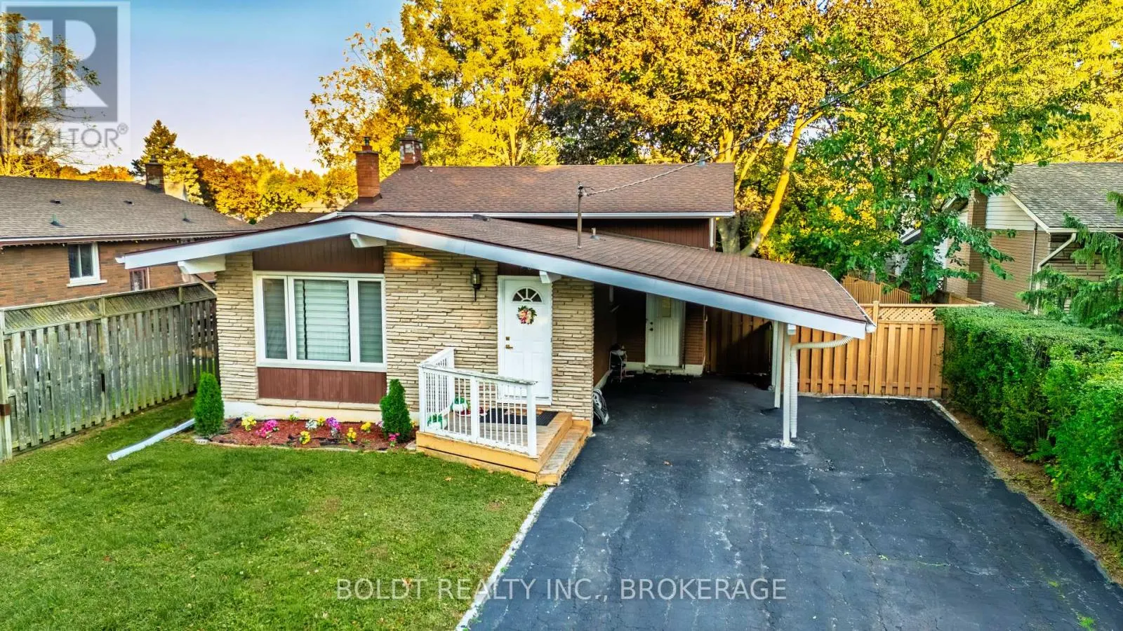26 LEASIDE DRIVE