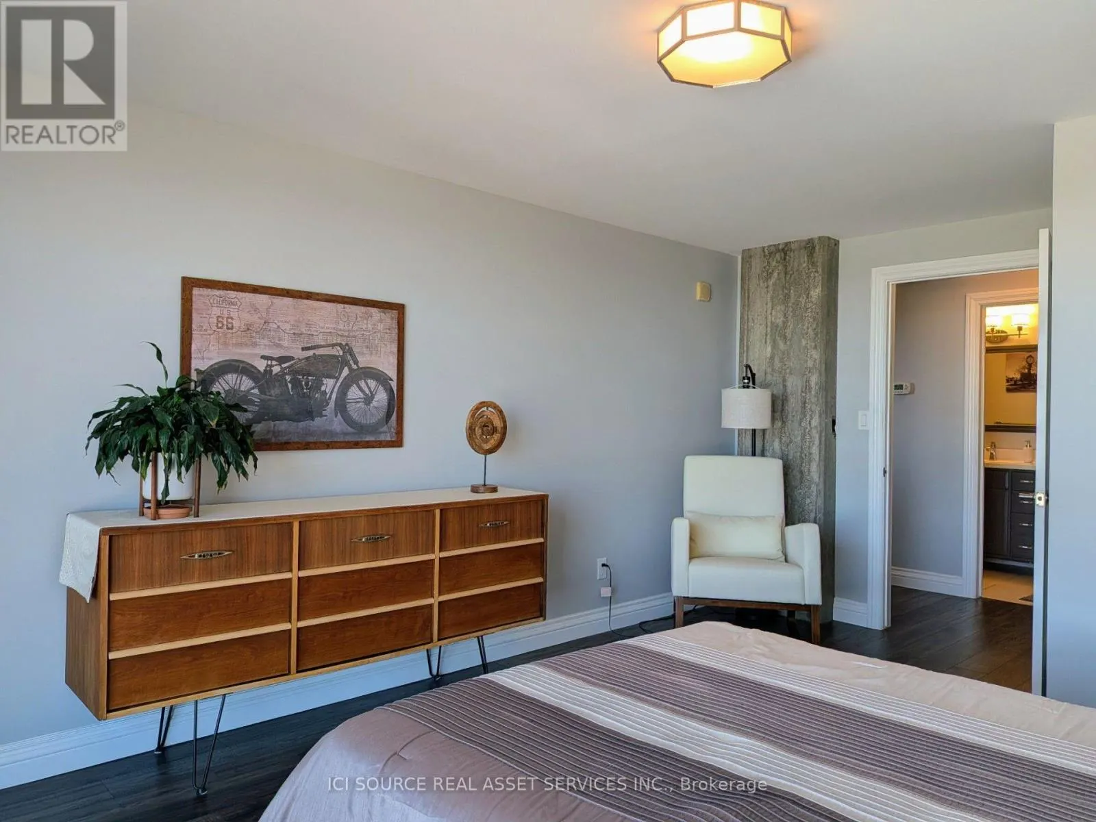 404 - 2175 WYANDOTTE STREET E