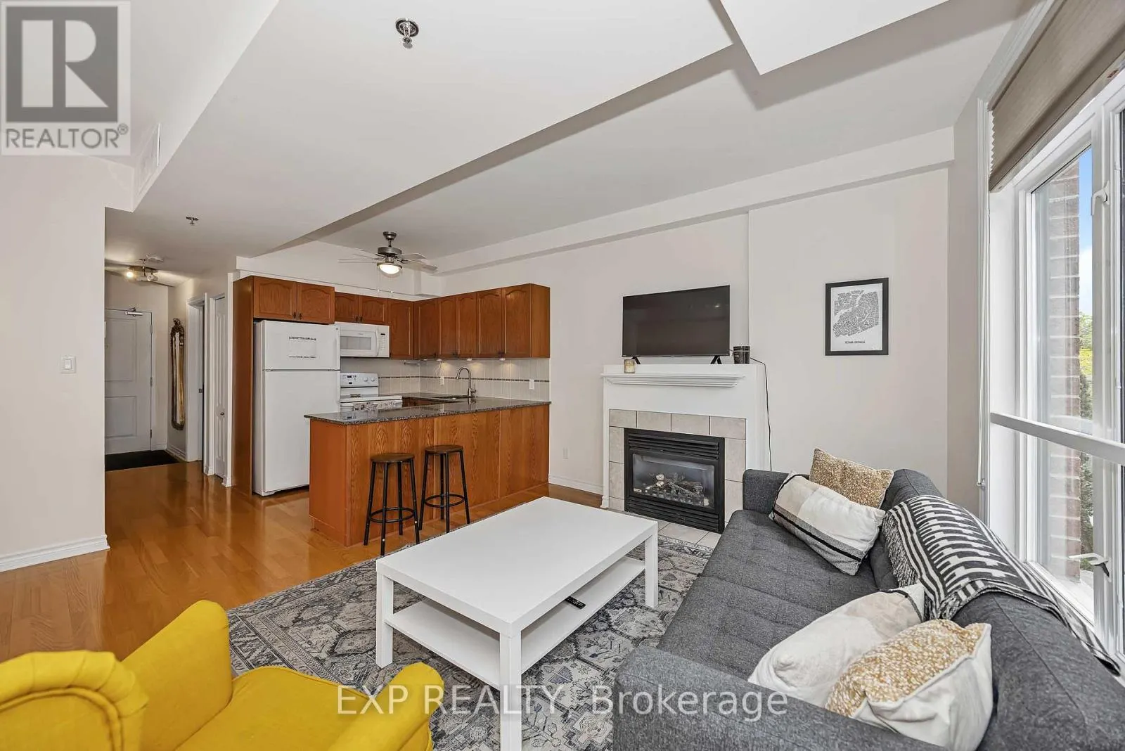 305 - 6 GROVE AVENUE