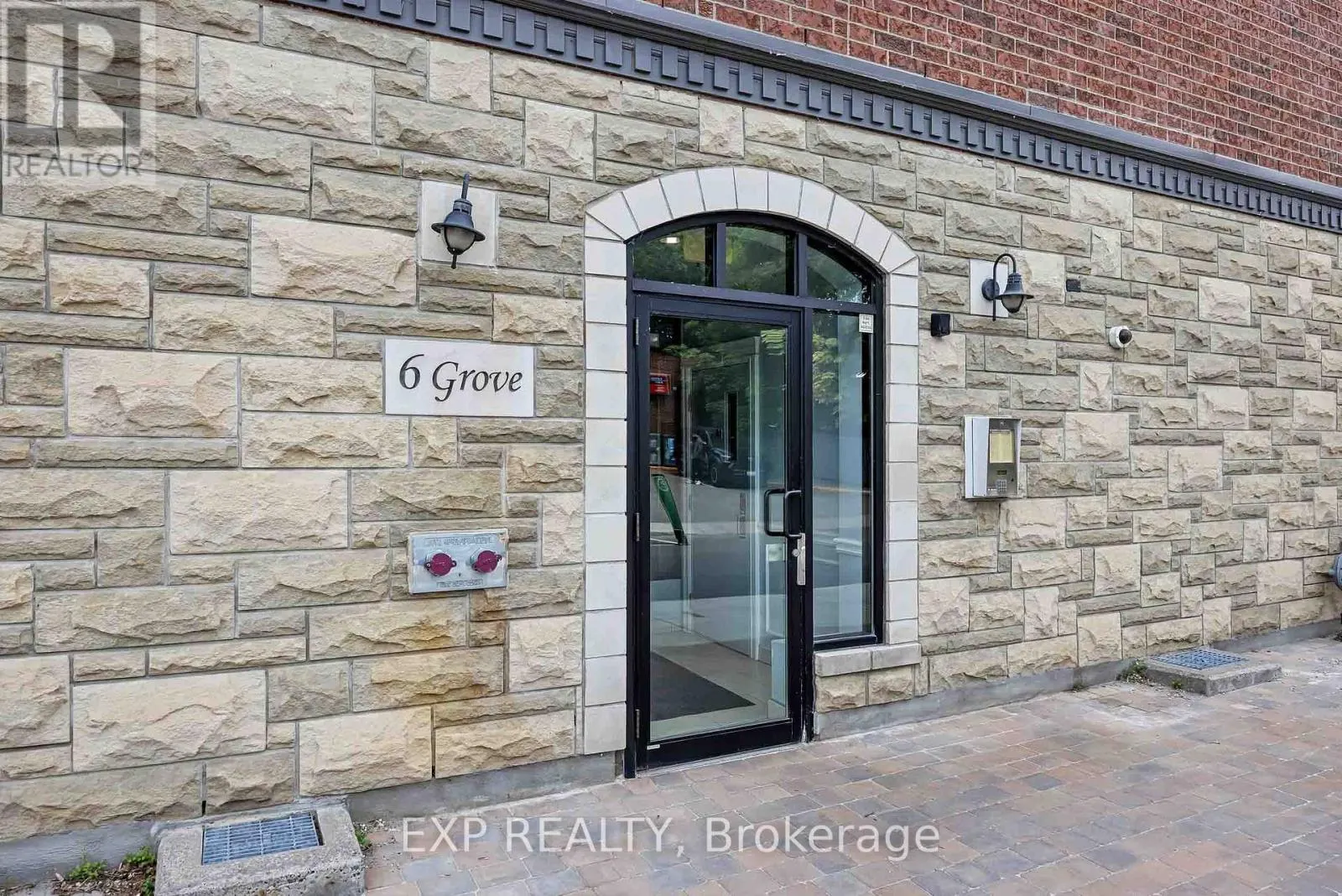 305 - 6 GROVE AVENUE