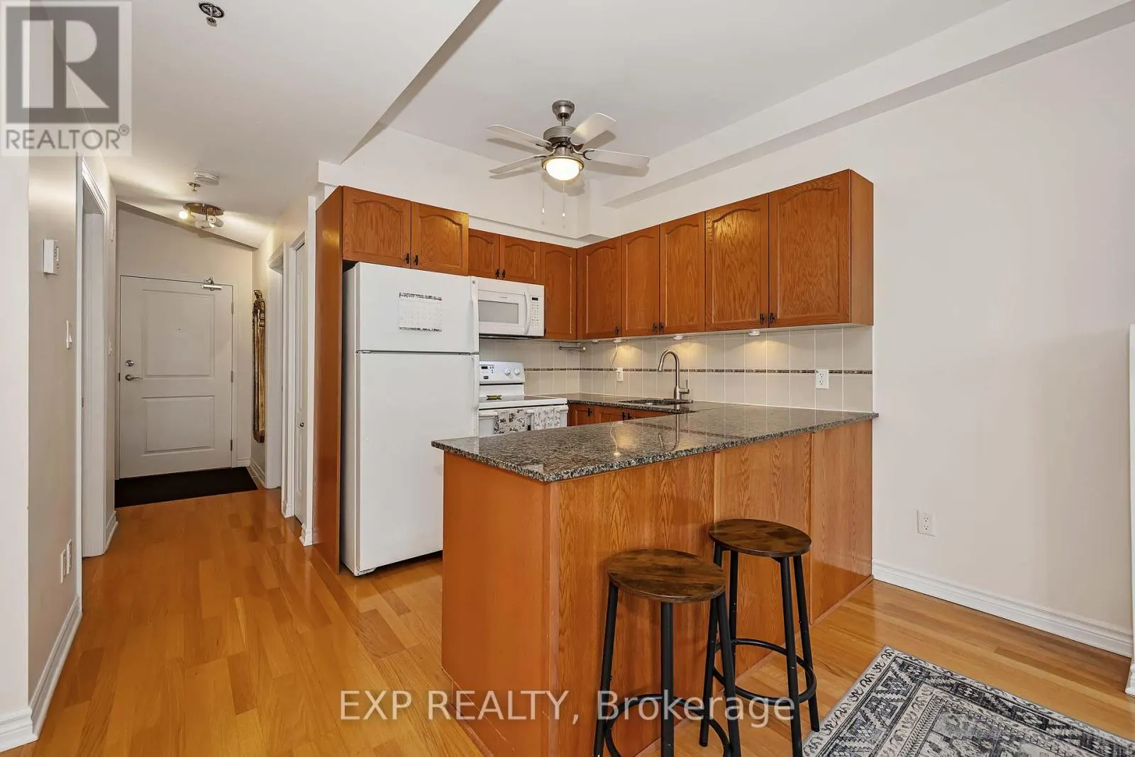 305 - 6 GROVE AVENUE