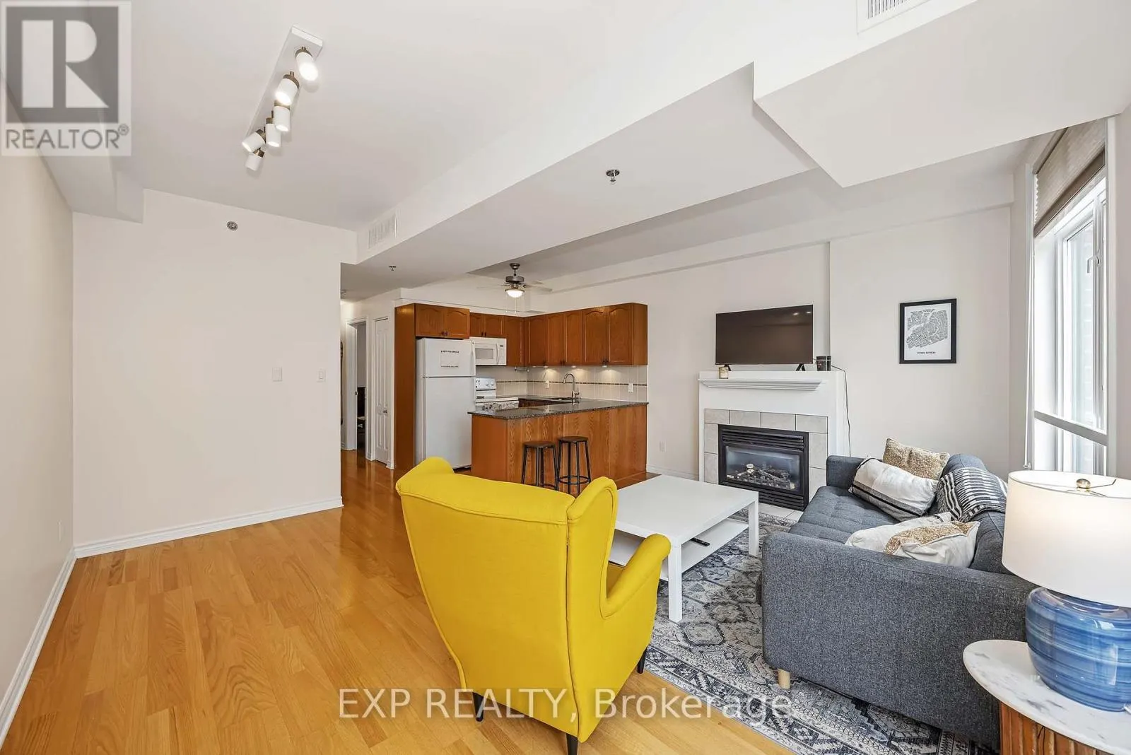 305 - 6 GROVE AVENUE