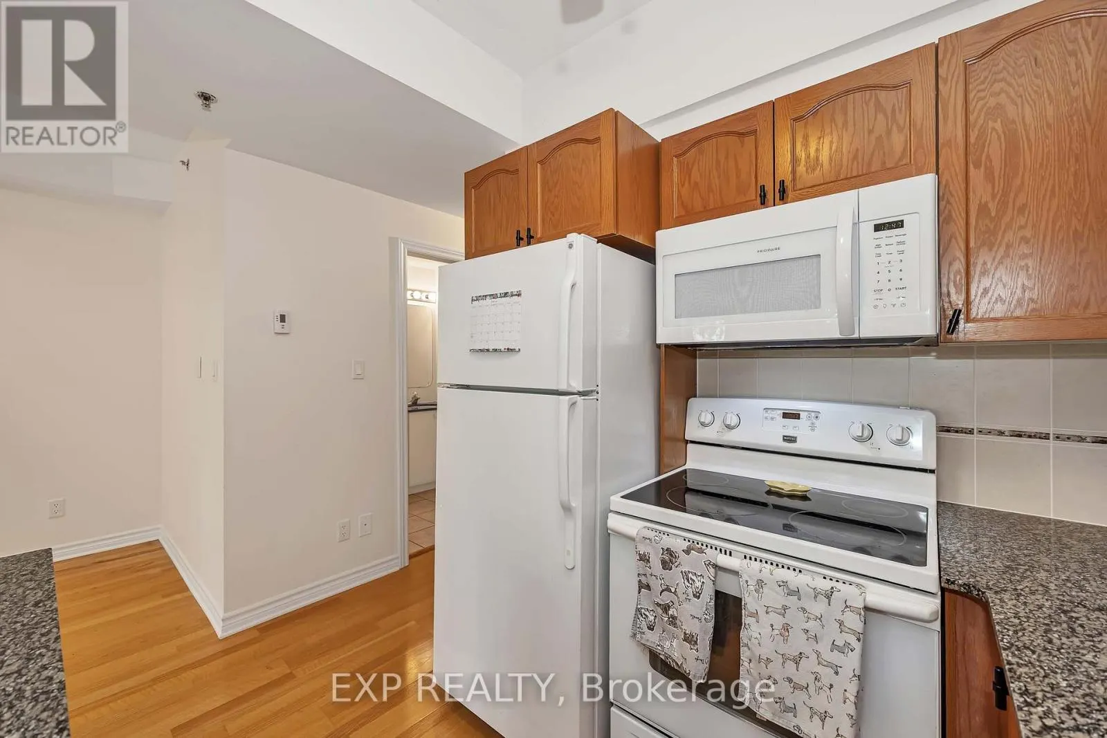 305 - 6 GROVE AVENUE