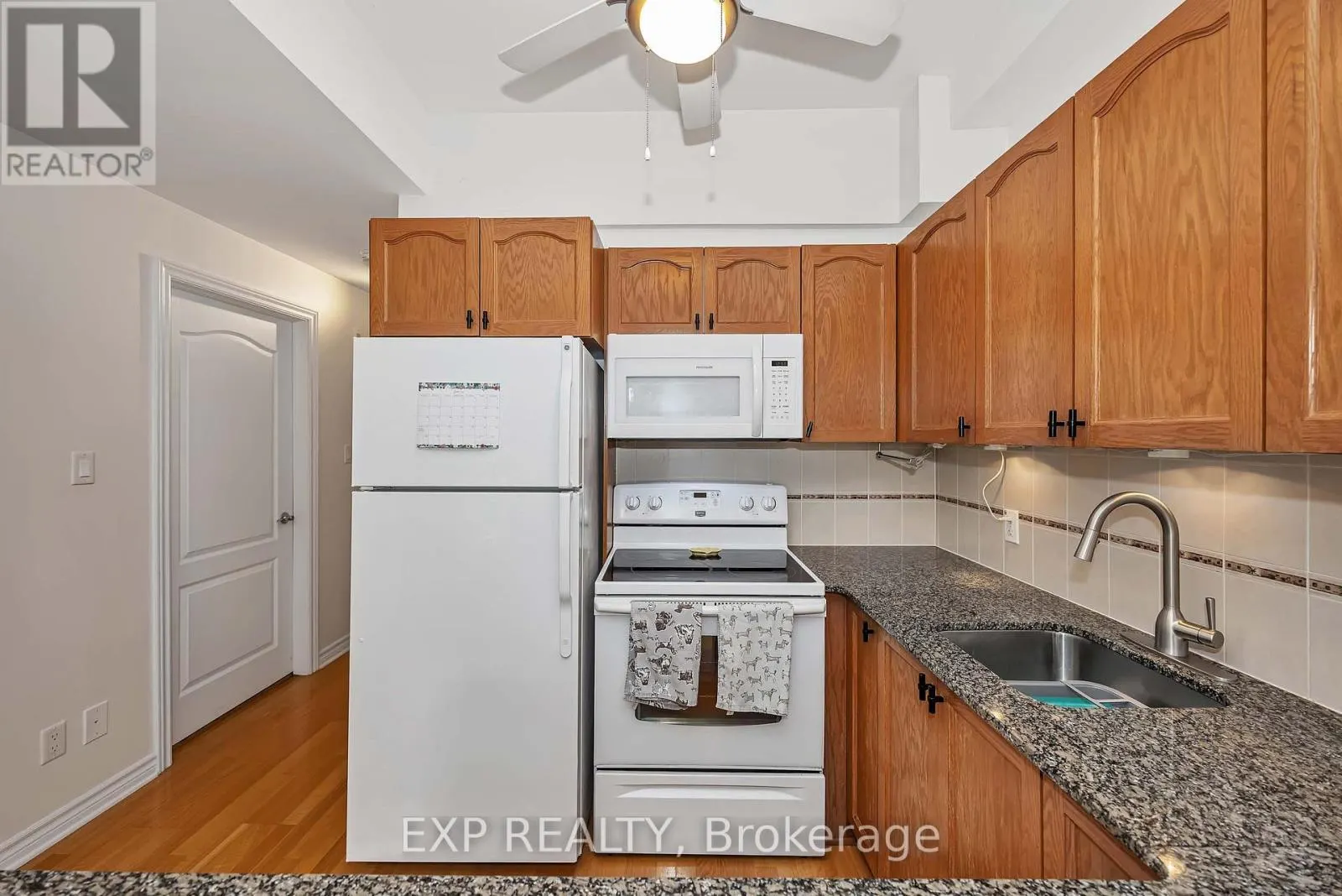 305 - 6 GROVE AVENUE