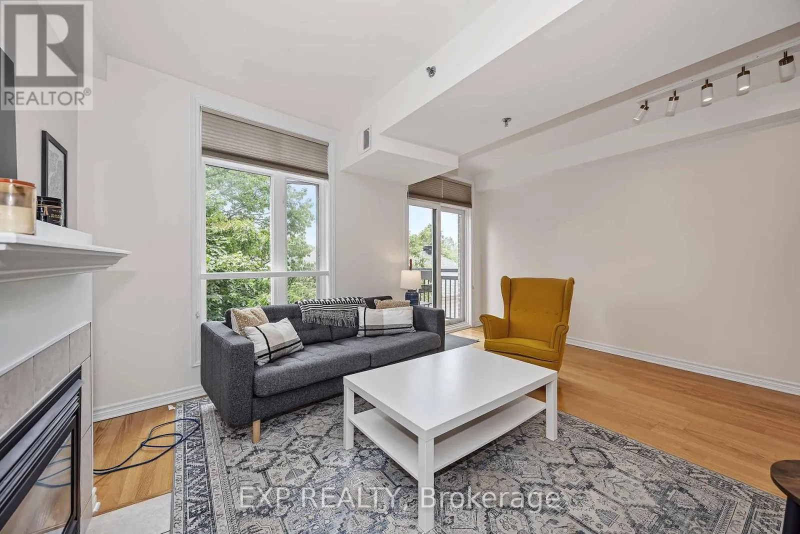 305 - 6 GROVE AVENUE