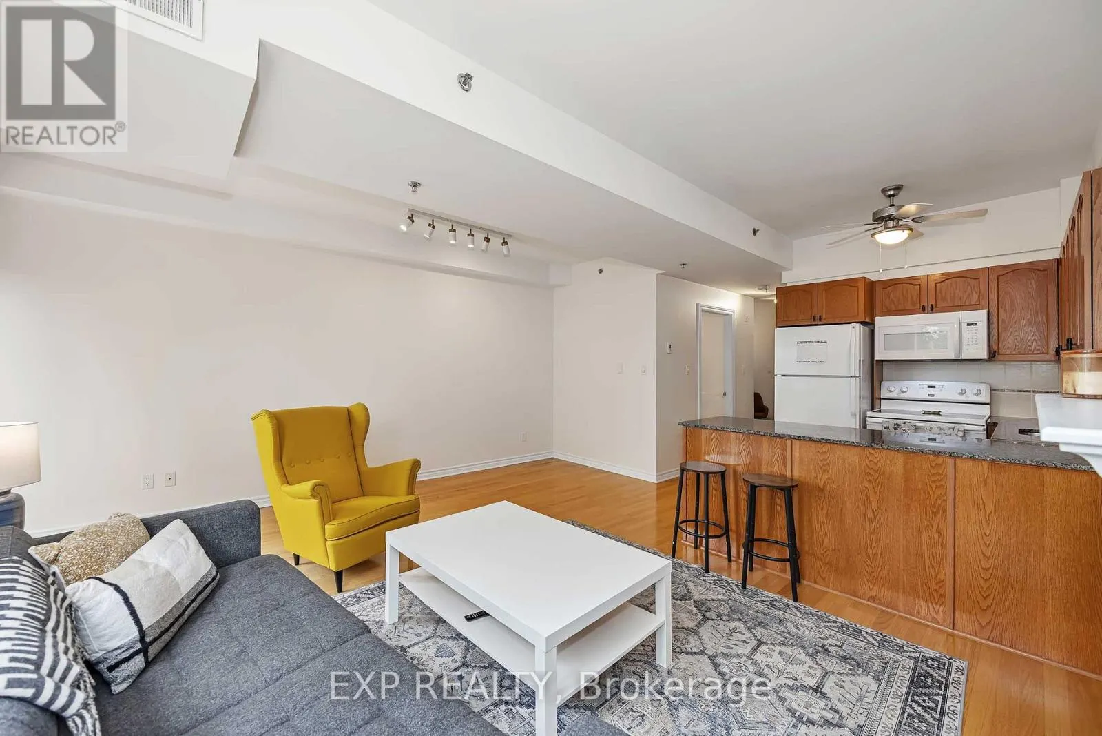 305 - 6 GROVE AVENUE