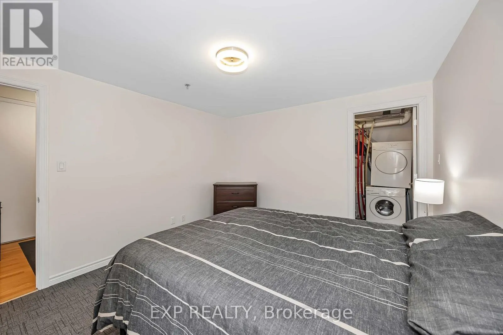 305 - 6 GROVE AVENUE