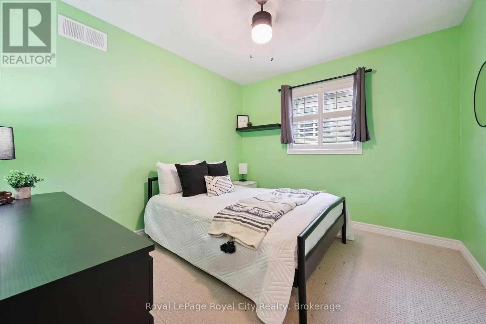 36 OAKES CRESCENT