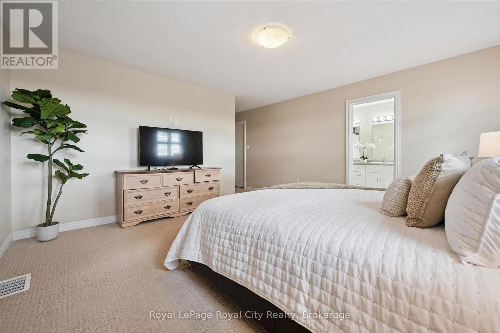 36 OAKES CRESCENT