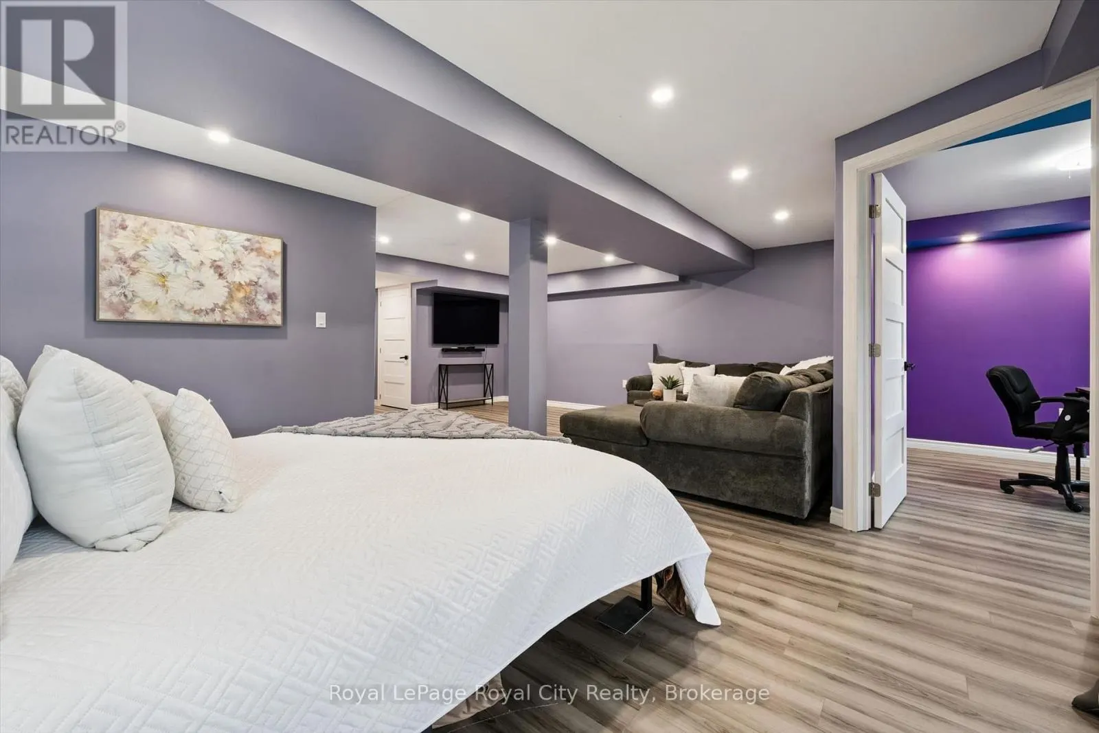 36 OAKES CRESCENT