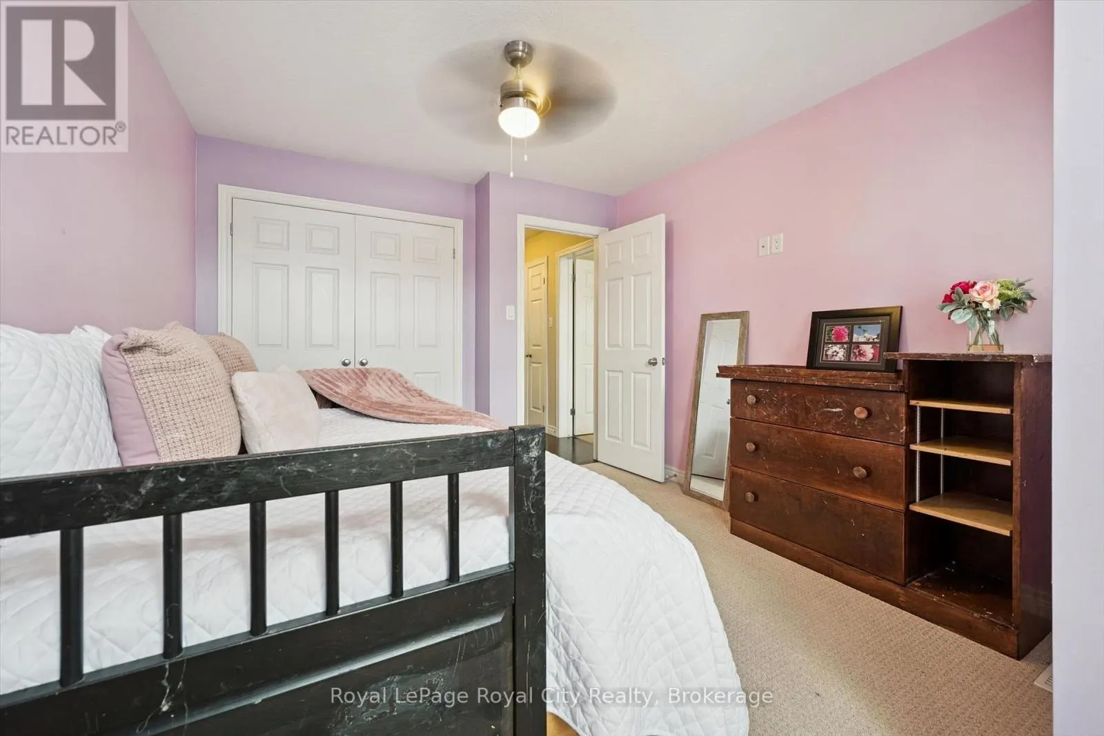 36 OAKES CRESCENT