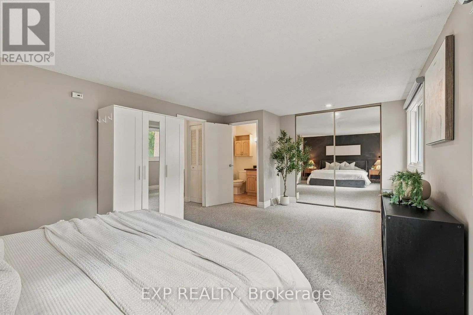 13 - 220 SALISBURY AVENUE