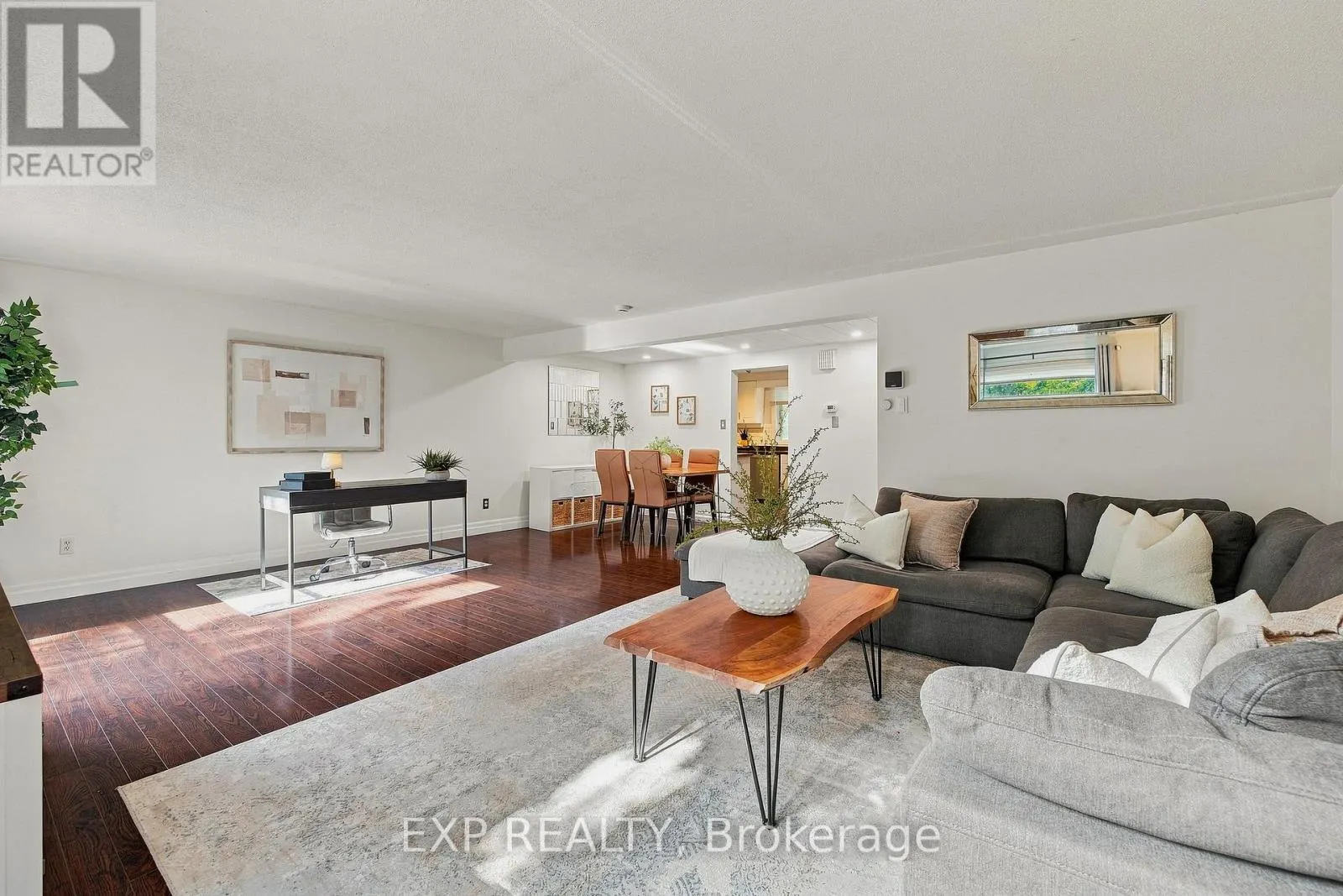 13 - 220 SALISBURY AVENUE