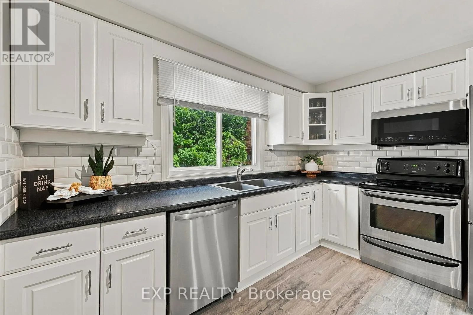 13 - 220 SALISBURY AVENUE