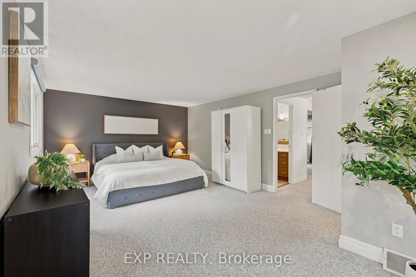 13 - 220 SALISBURY AVENUE