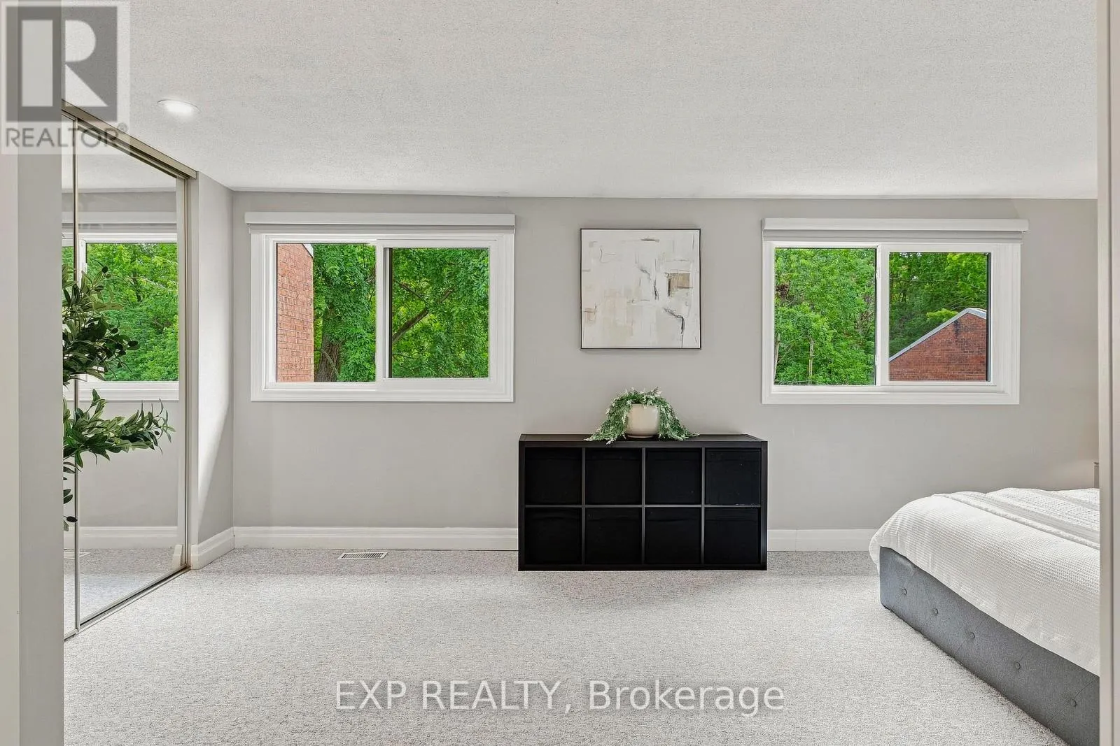 13 - 220 SALISBURY AVENUE