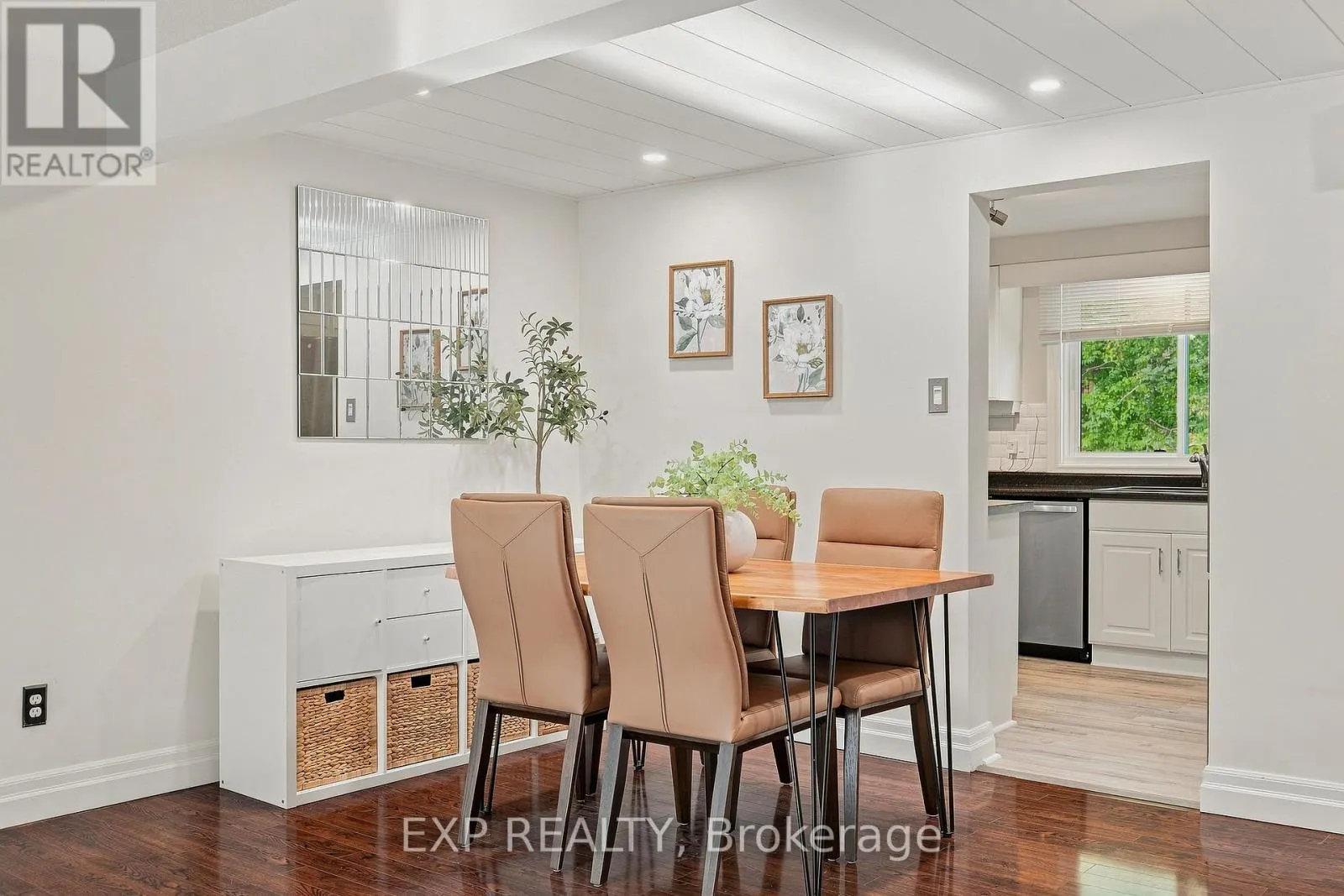 13 - 220 SALISBURY AVENUE
