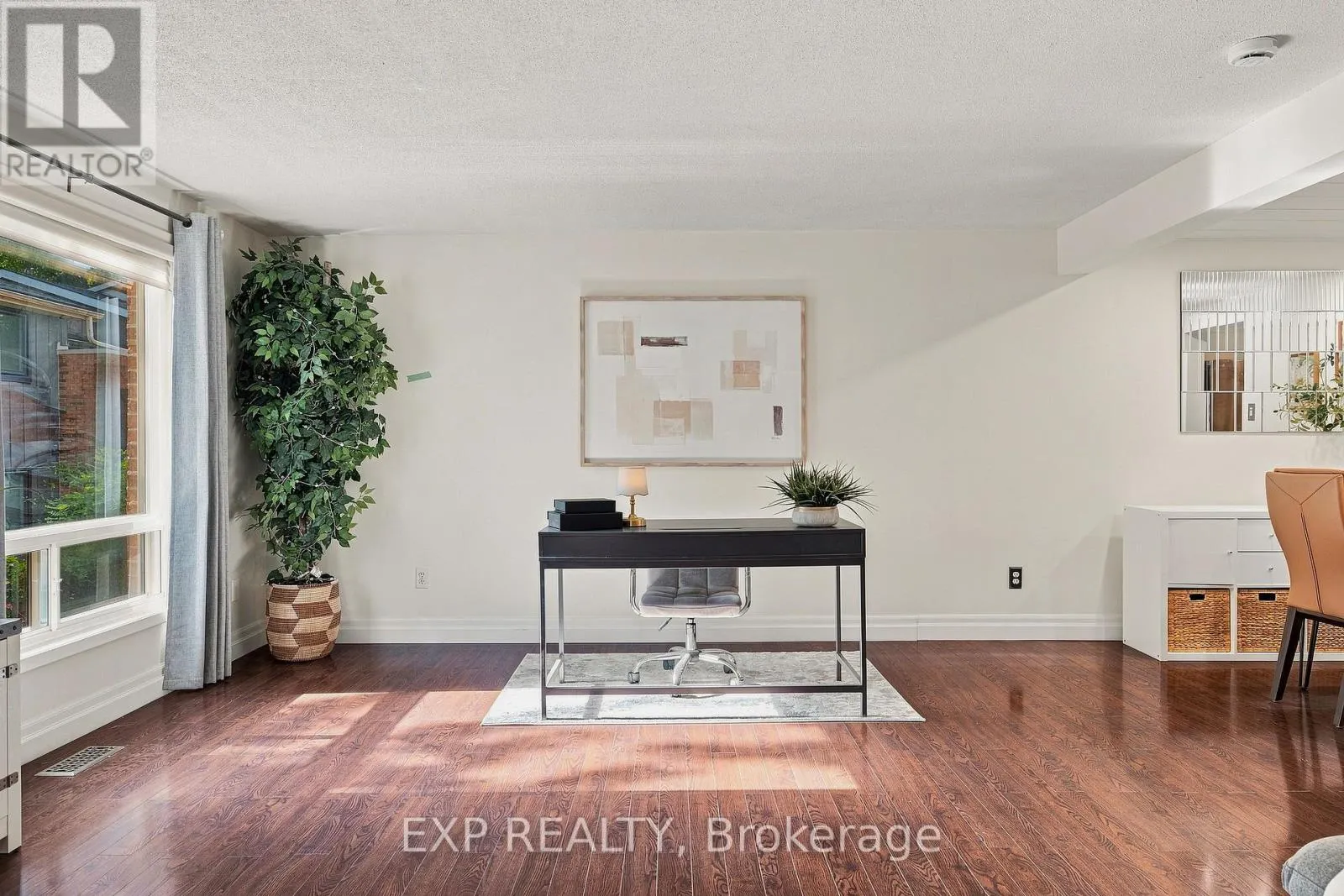 13 - 220 SALISBURY AVENUE