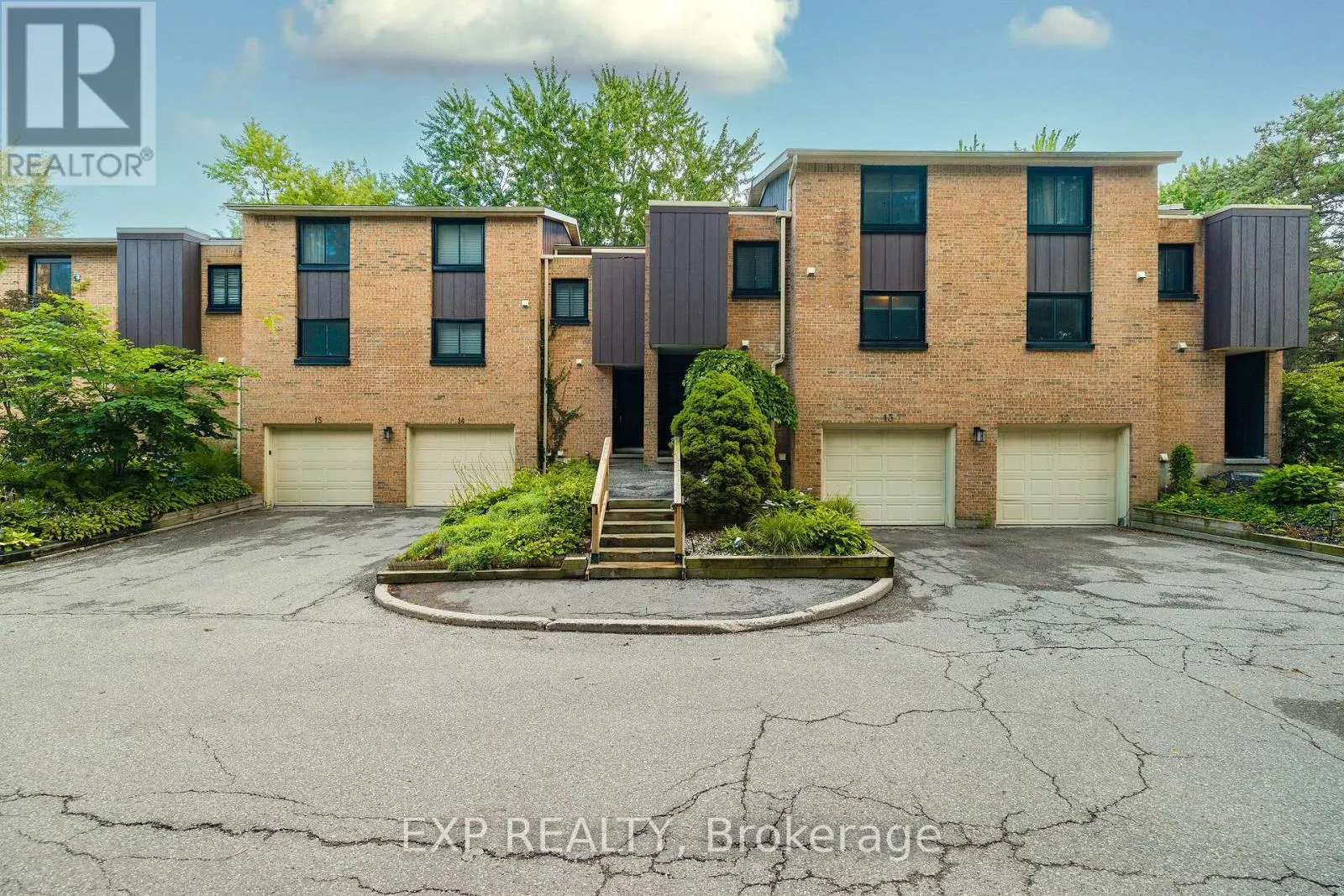 13 - 220 SALISBURY AVENUE