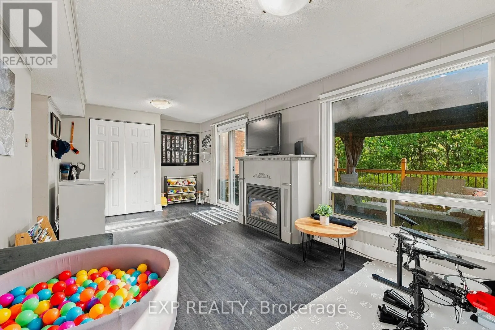 13 - 220 SALISBURY AVENUE