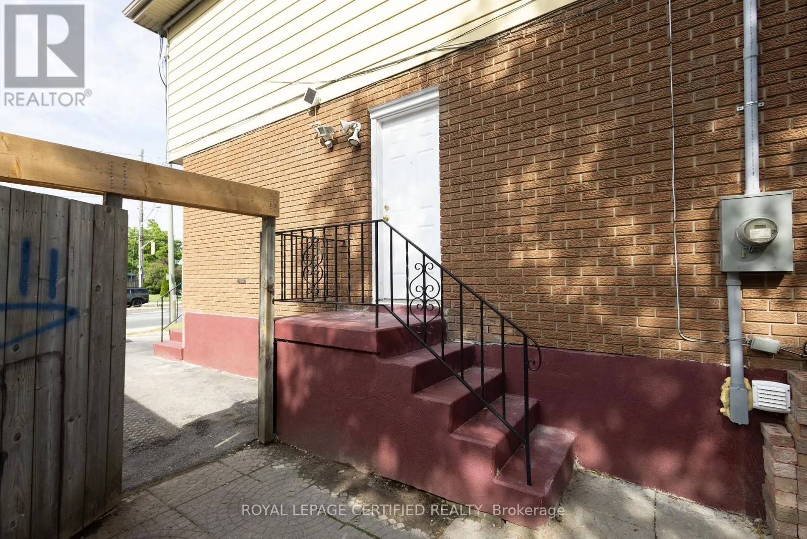 111 LIMERIDGE ROAD W