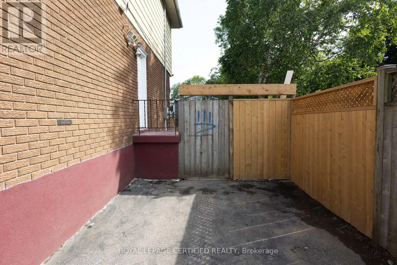 111 LIMERIDGE ROAD W
