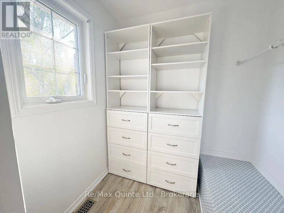 8 - 11 JANLYN CRESCENT #8
