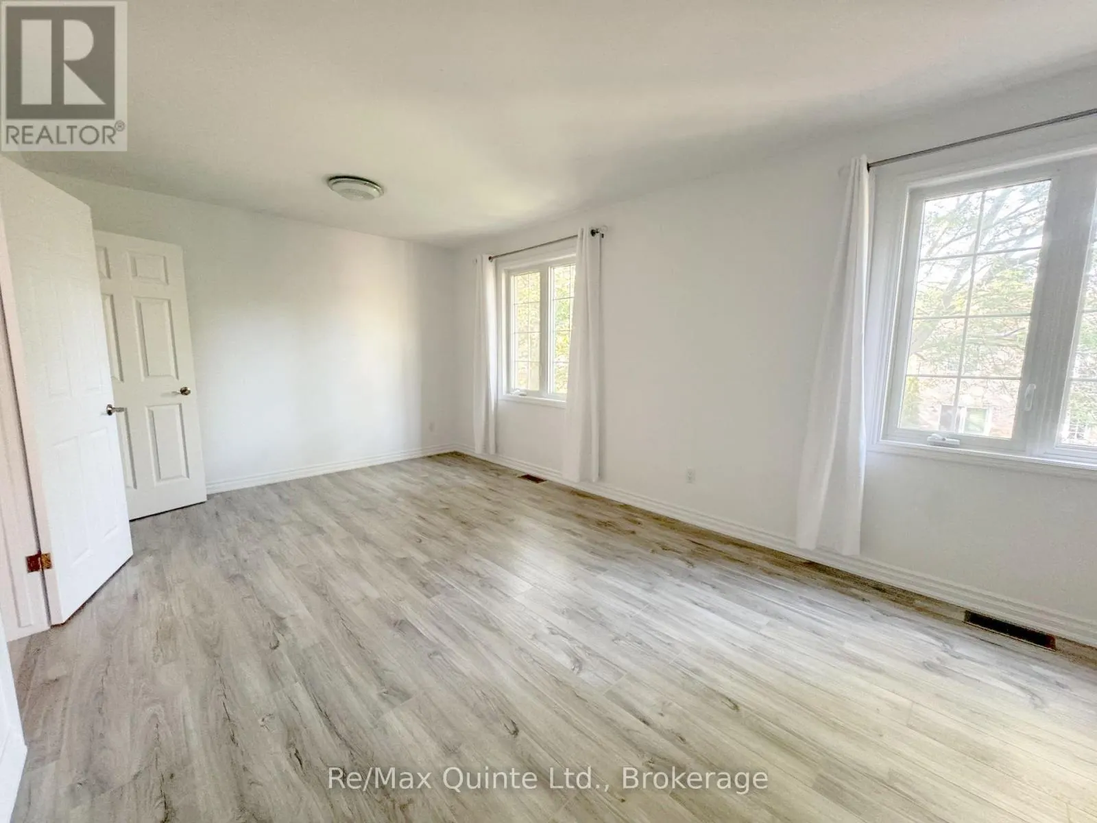 8 - 11 JANLYN CRESCENT #8