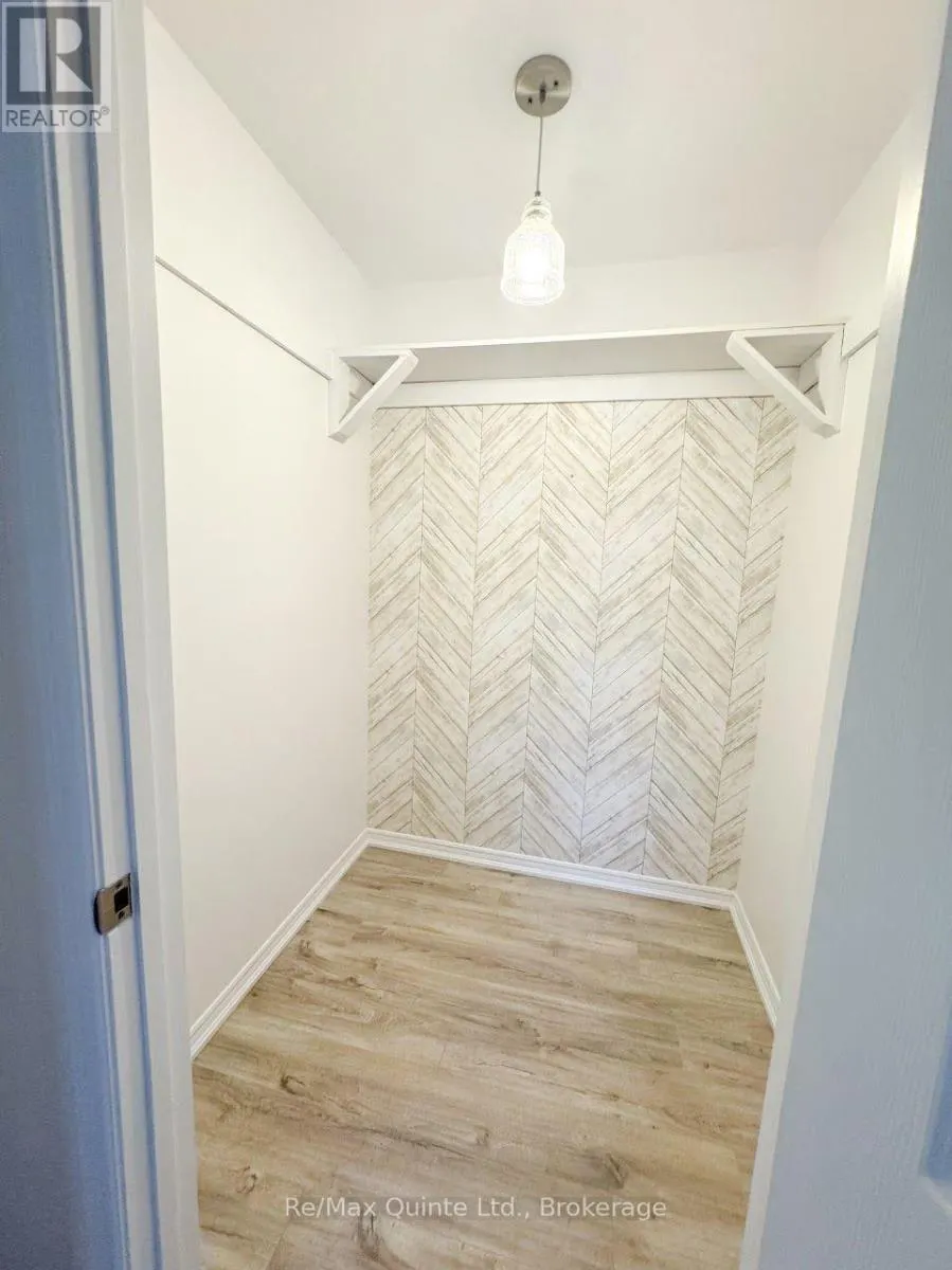 8 - 11 JANLYN CRESCENT #8
