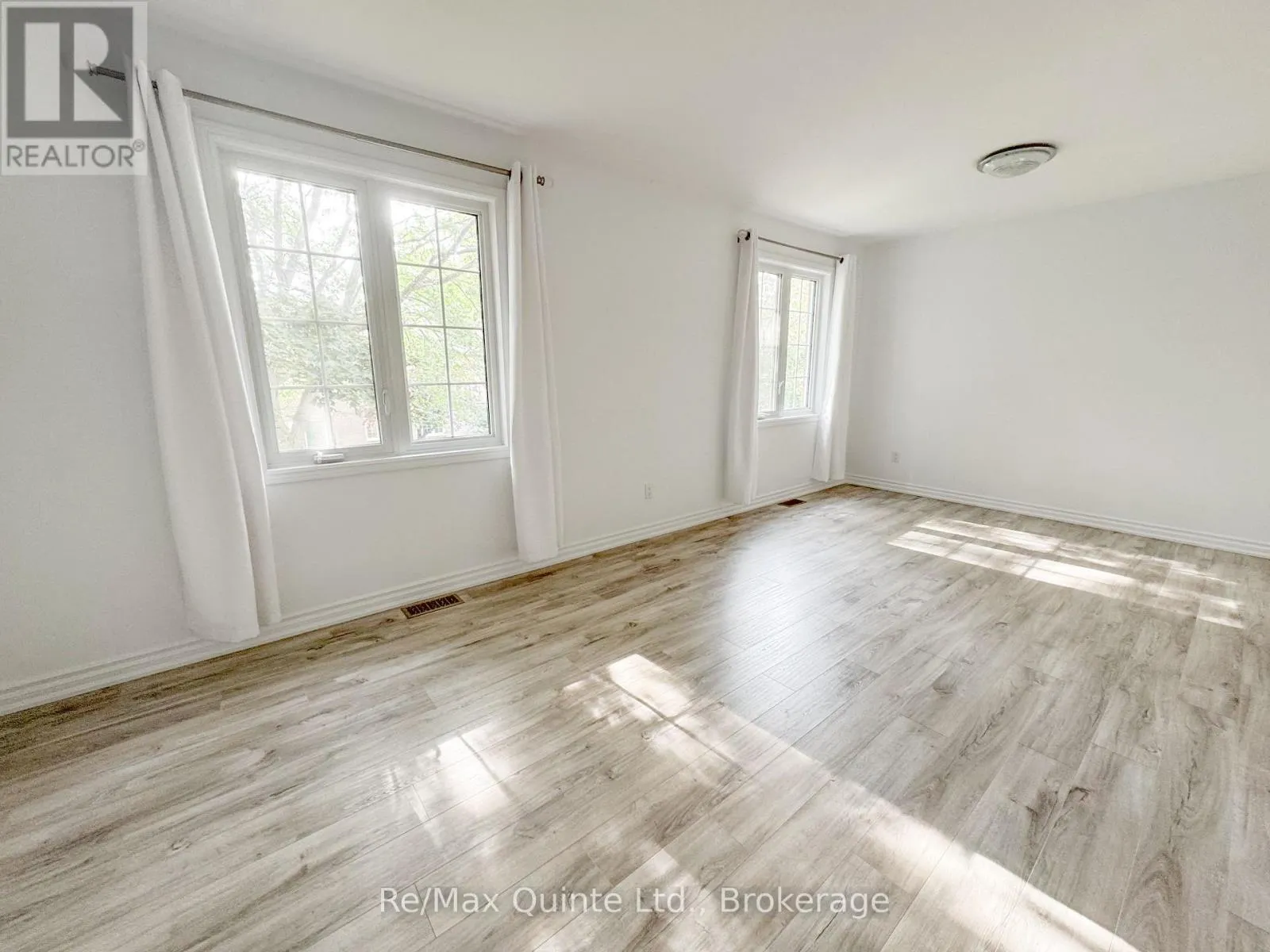 8 - 11 JANLYN CRESCENT #8