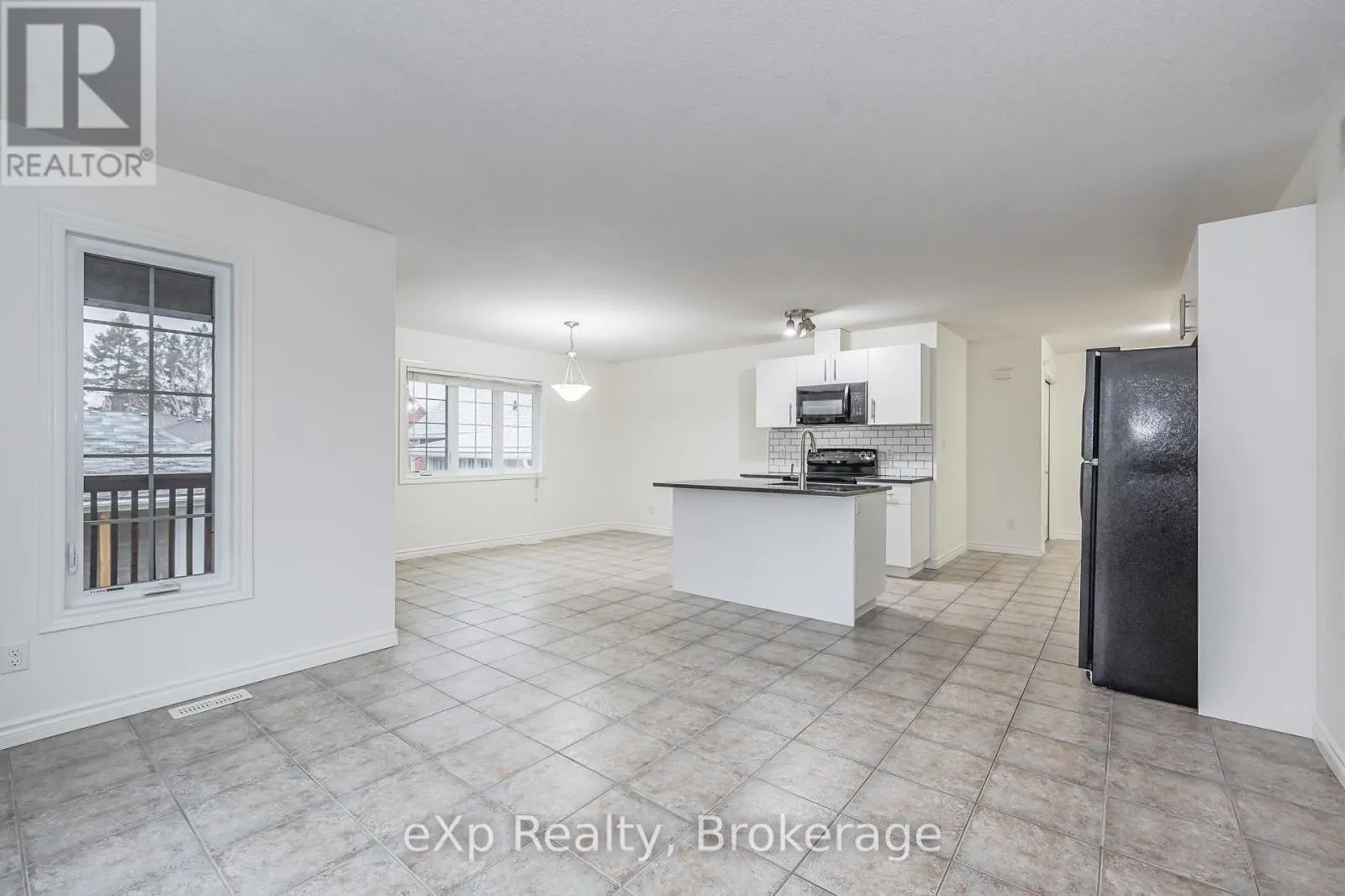 UPPER - 62 VICTORIA ROAD N #UPPER